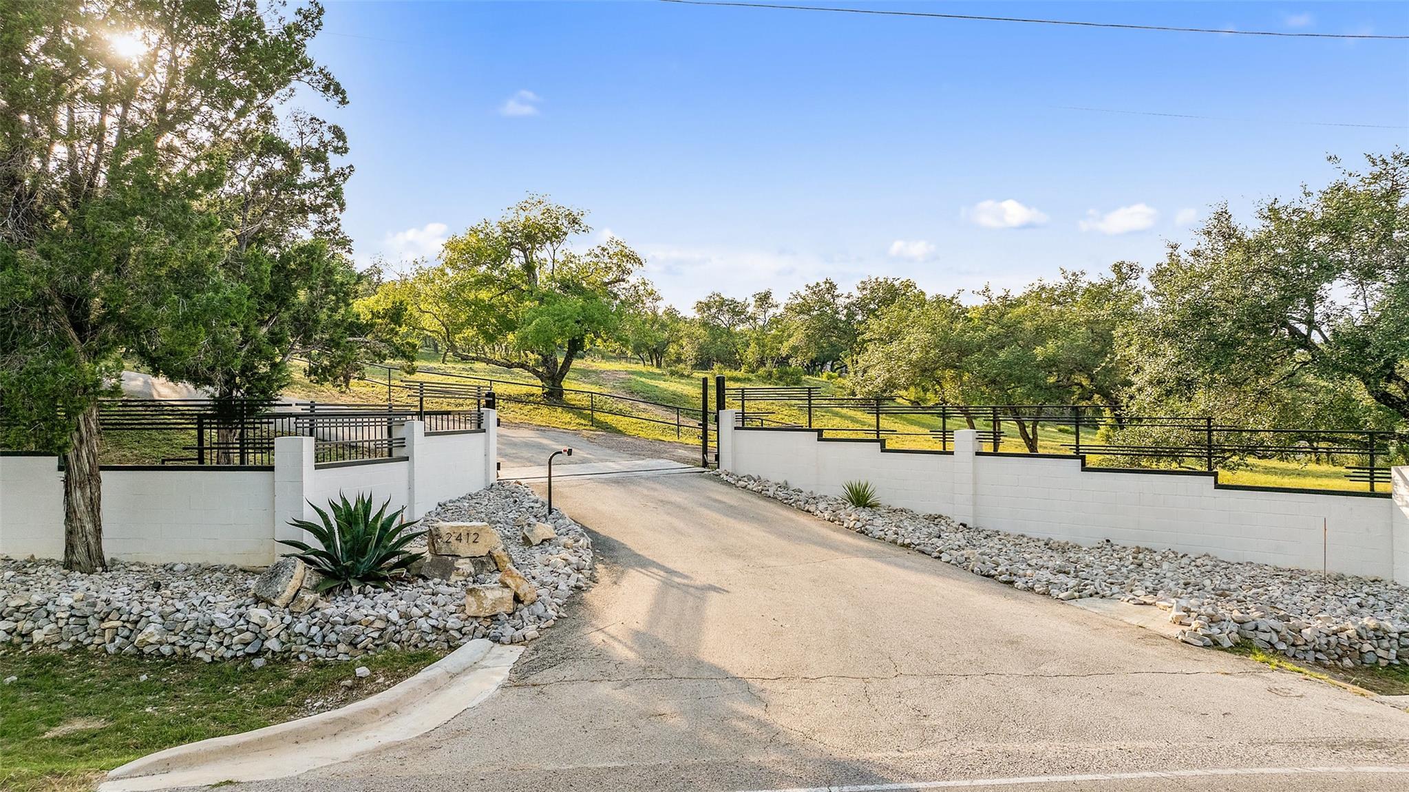 2412 Bee Creek Rd, Spicewood, TX 78669