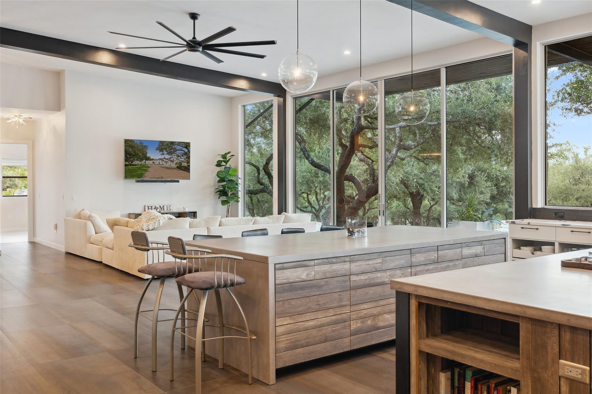 2412 Bee Creek Rd, Spicewood, TX 78669