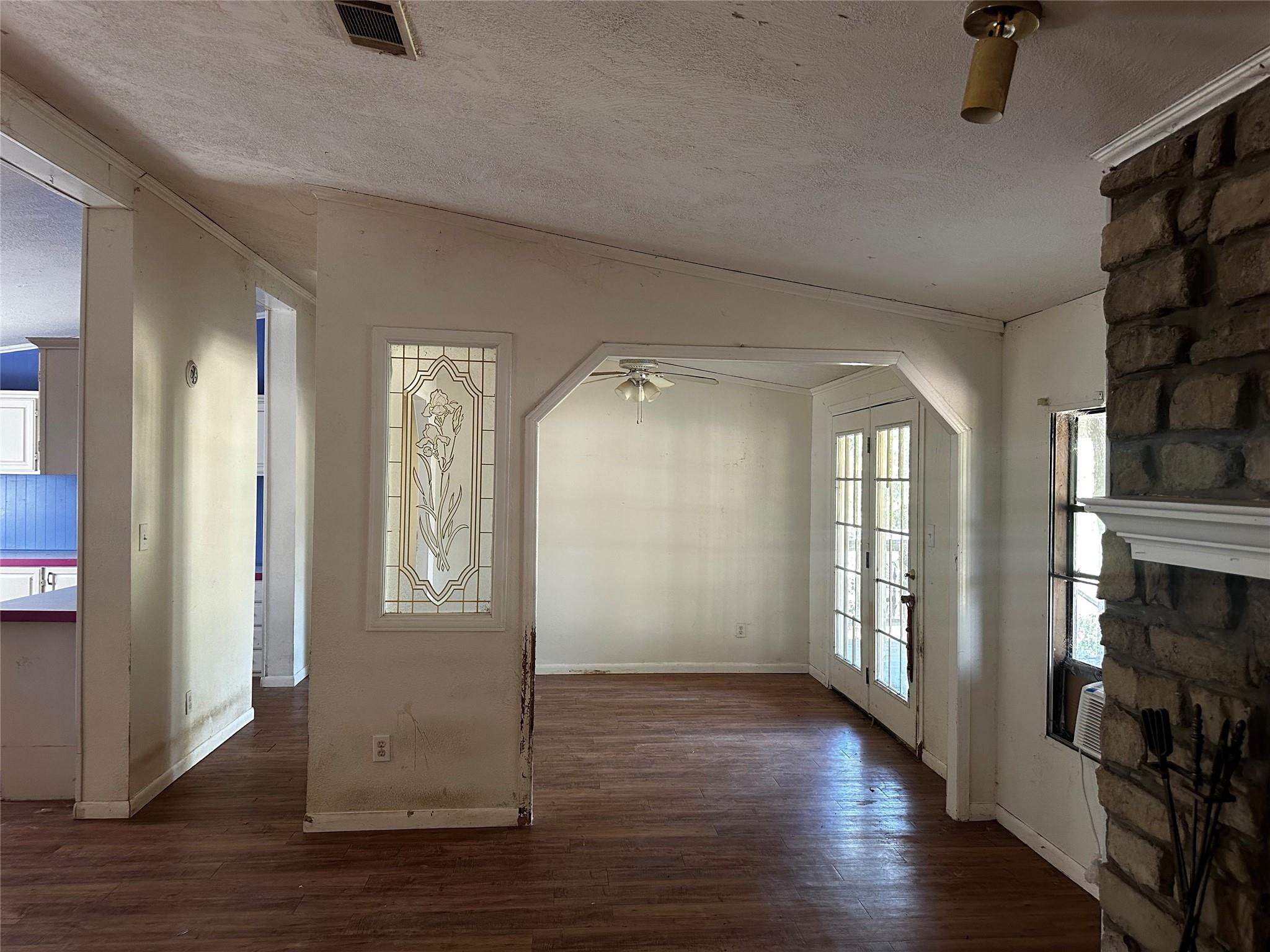 203 River Oaks Dr, Cedar Creek, TX 78612