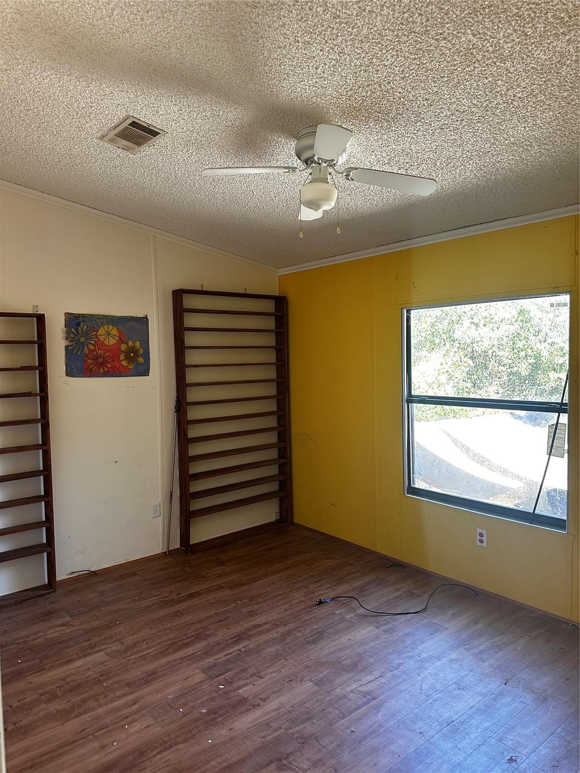 203 River Oaks Dr, Cedar Creek, TX 78612