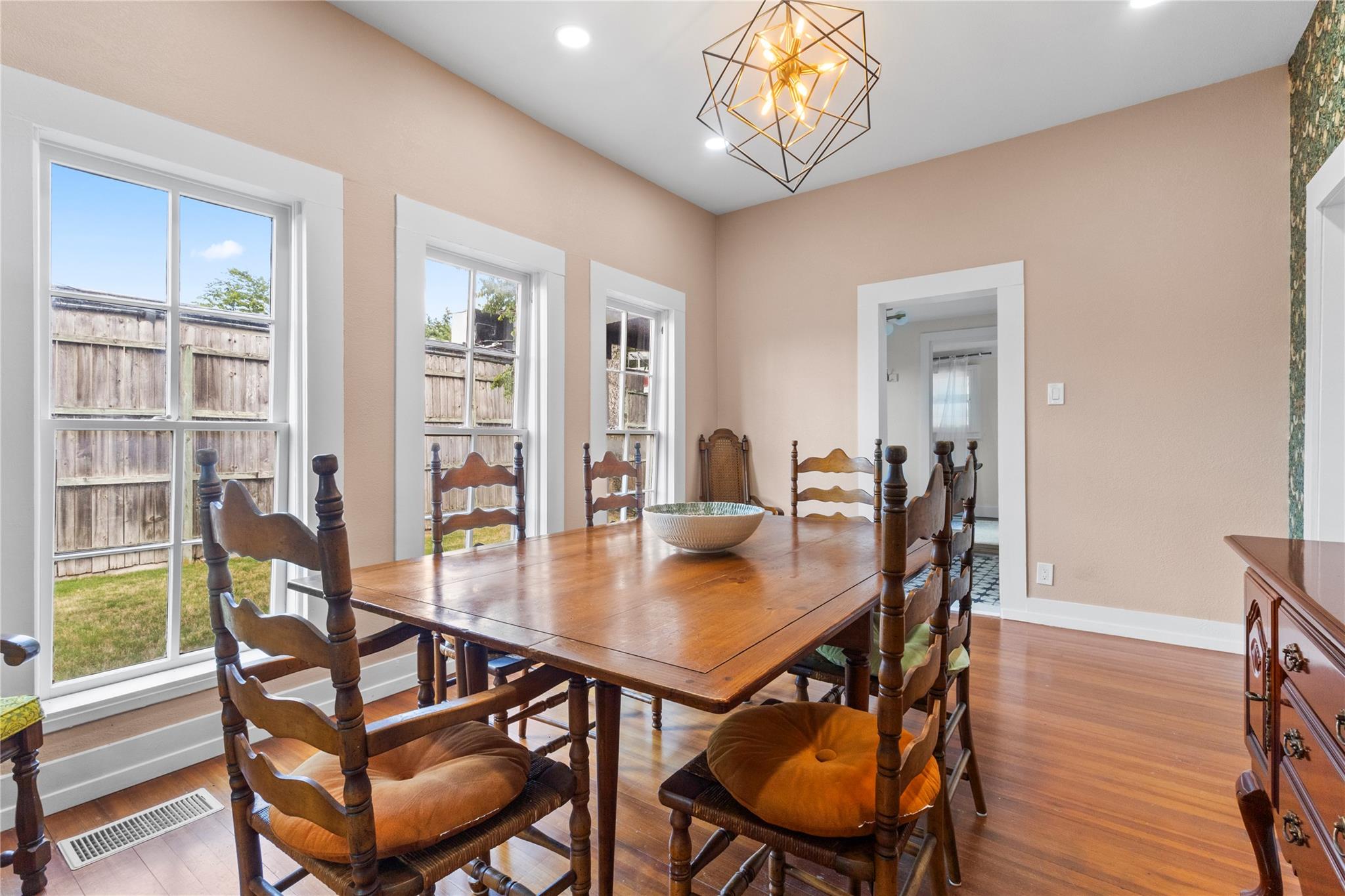 214 W University Ave, Georgetown, TX 78626