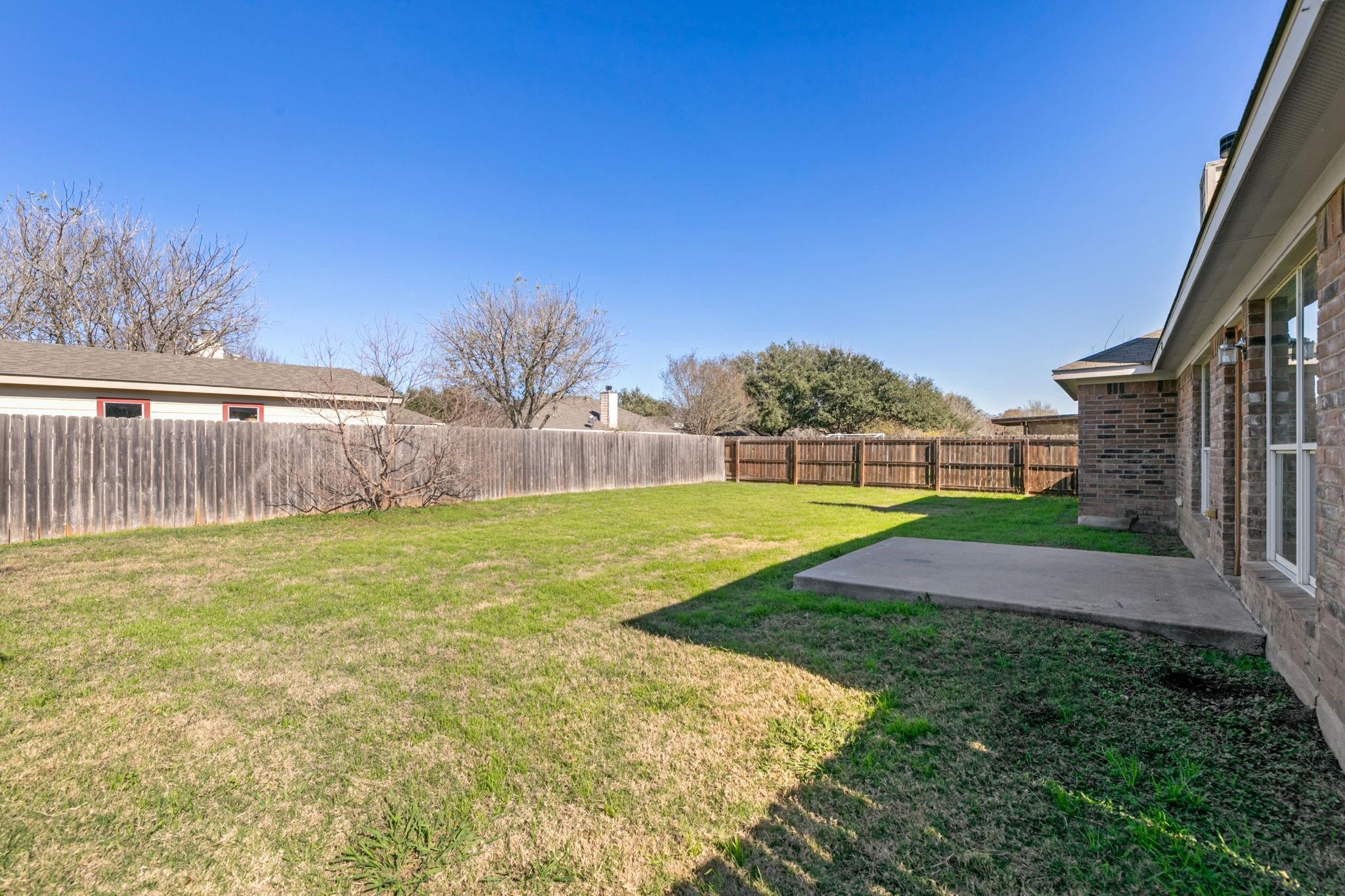 1609 Paint Brush Dr, Lockhart, TX 78644