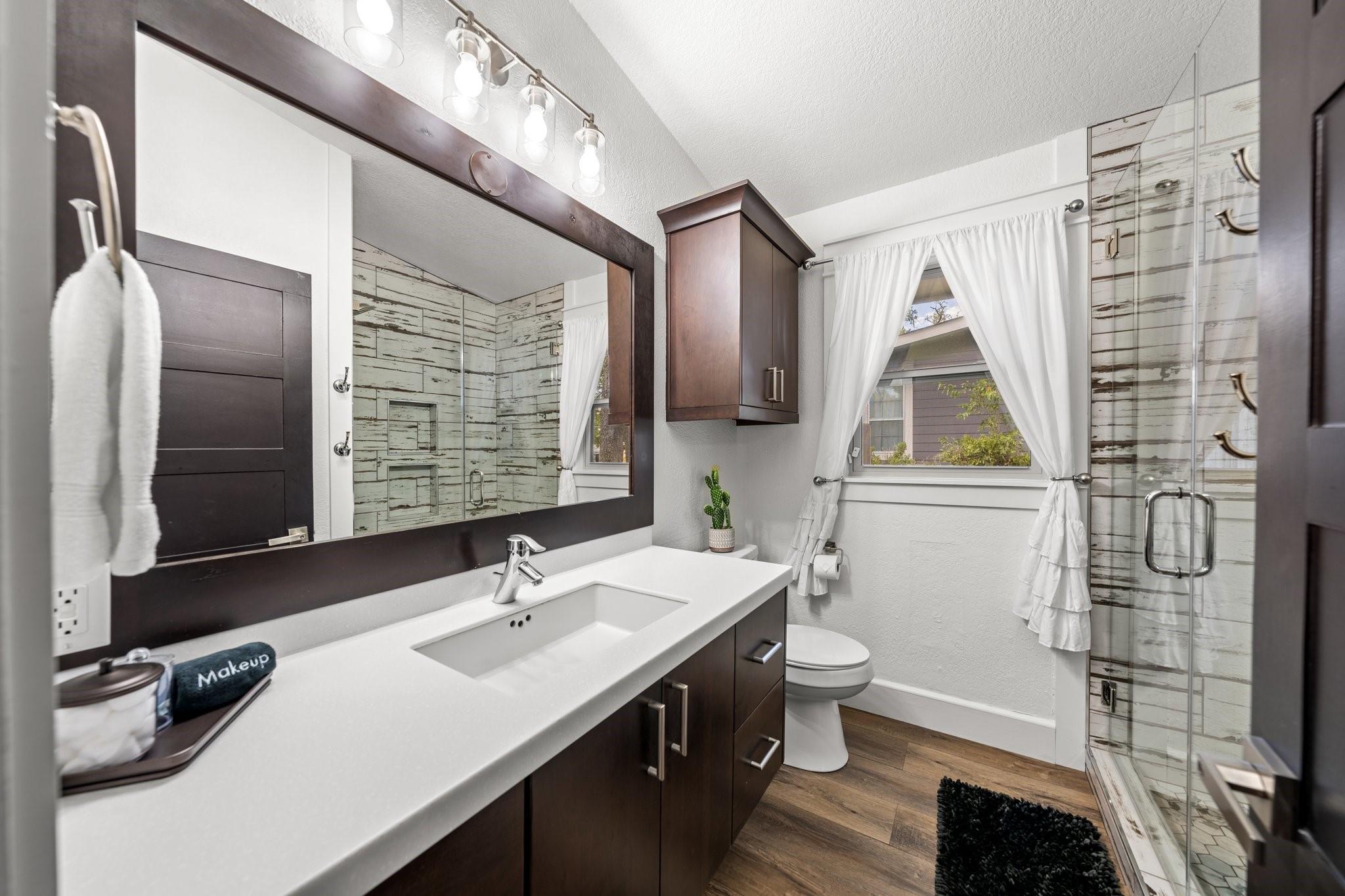 907 W Travis St, Fredericksburg, TX 78624