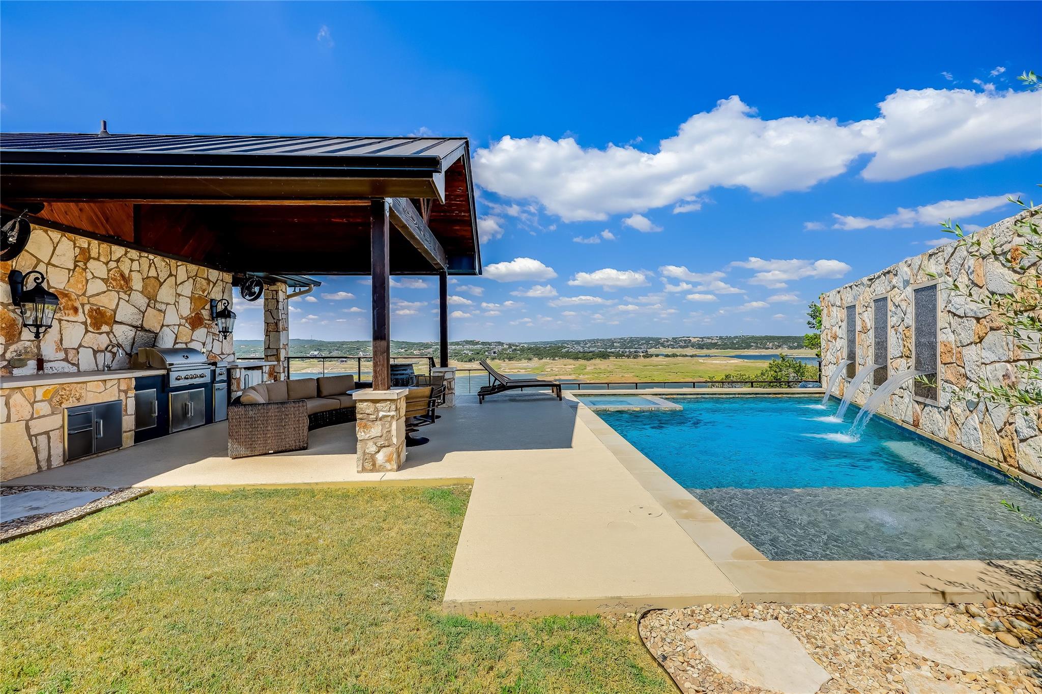 1612 Watercliffe Dr, Lago Vista, TX 78645