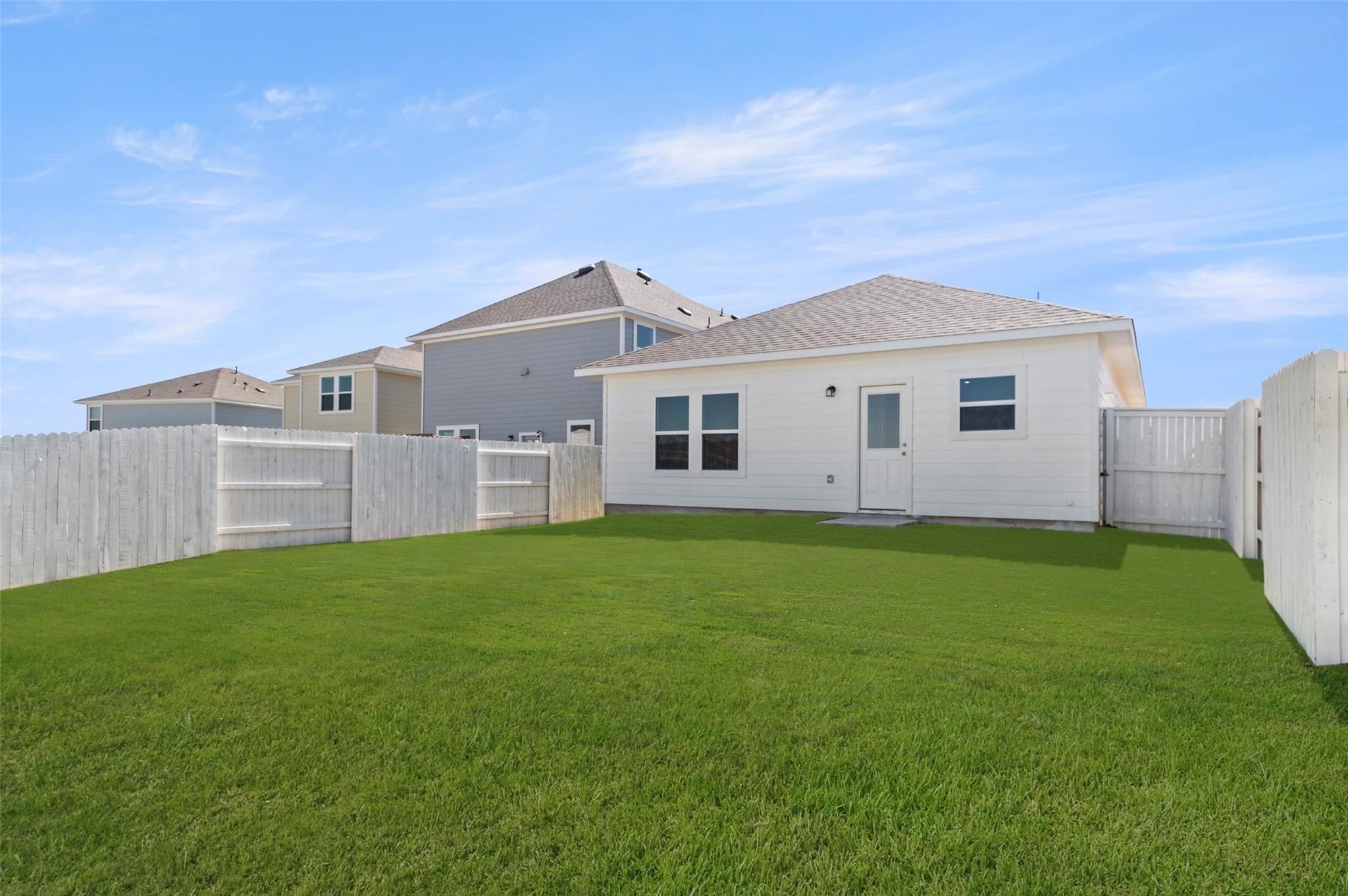 110 Honeybee Ln, Elgin, TX 78621