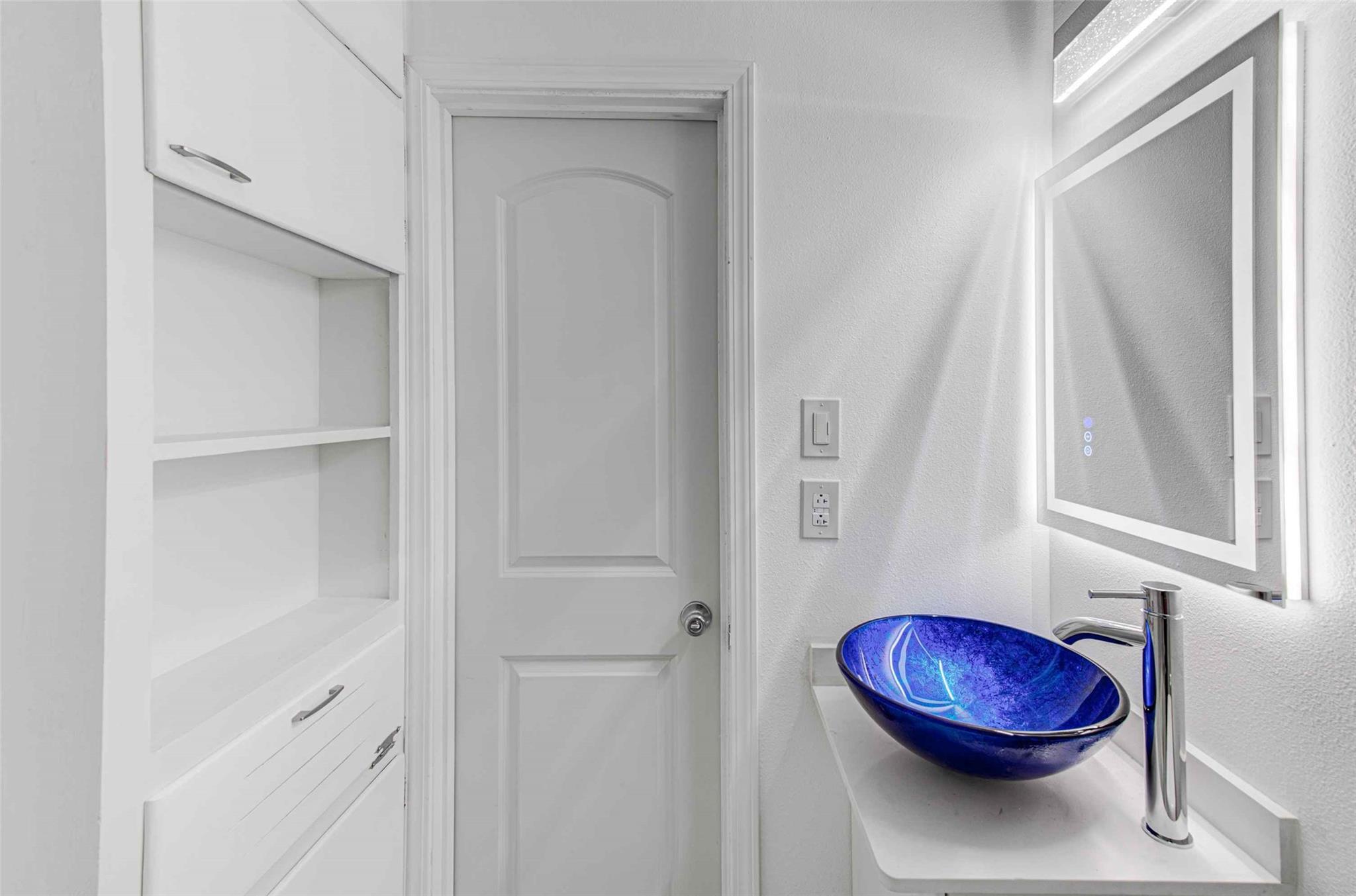 110 W Saint Johns Ave, Austin, TX 78752