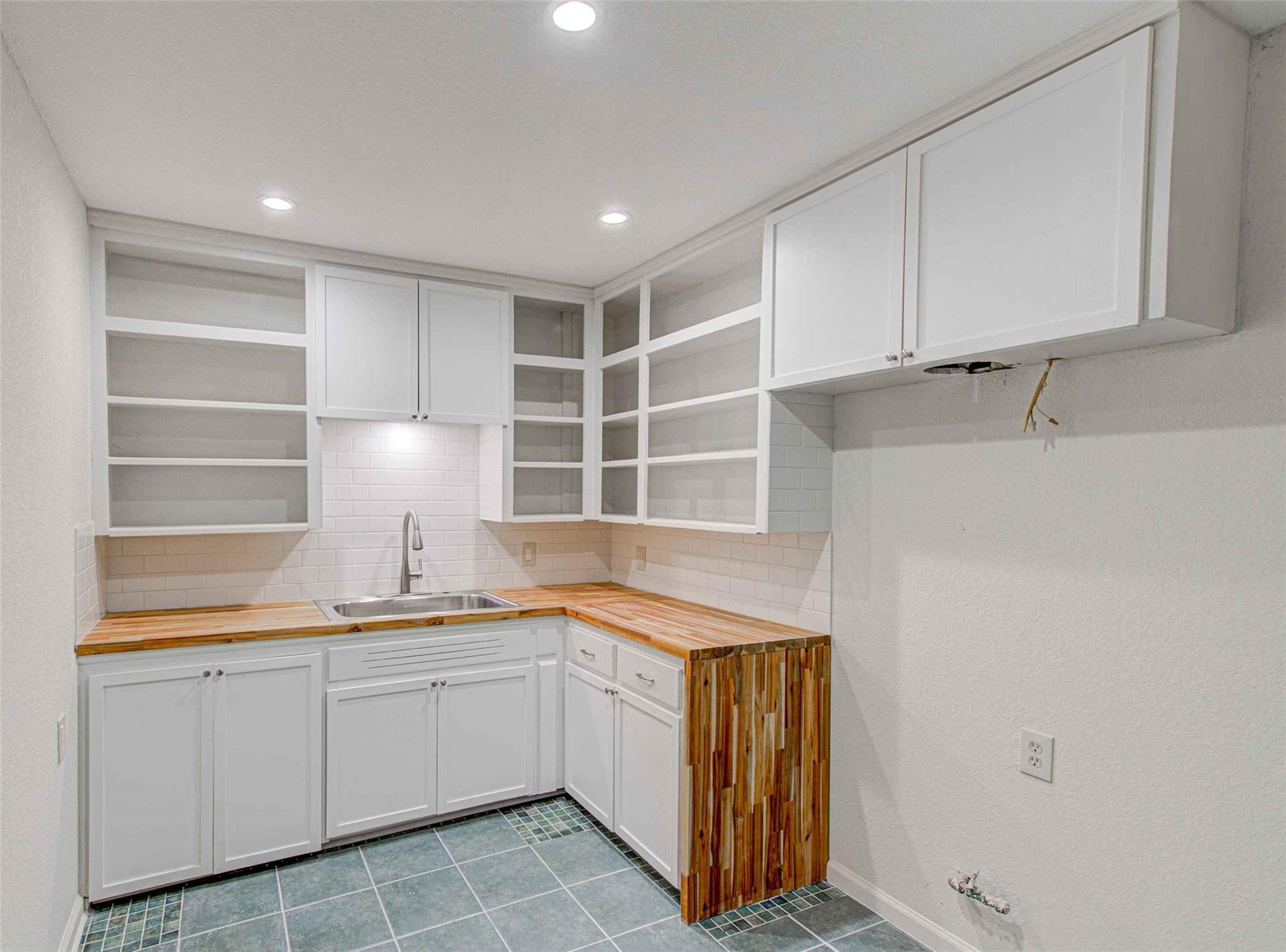 110 W Saint Johns Ave, Austin, TX 78752