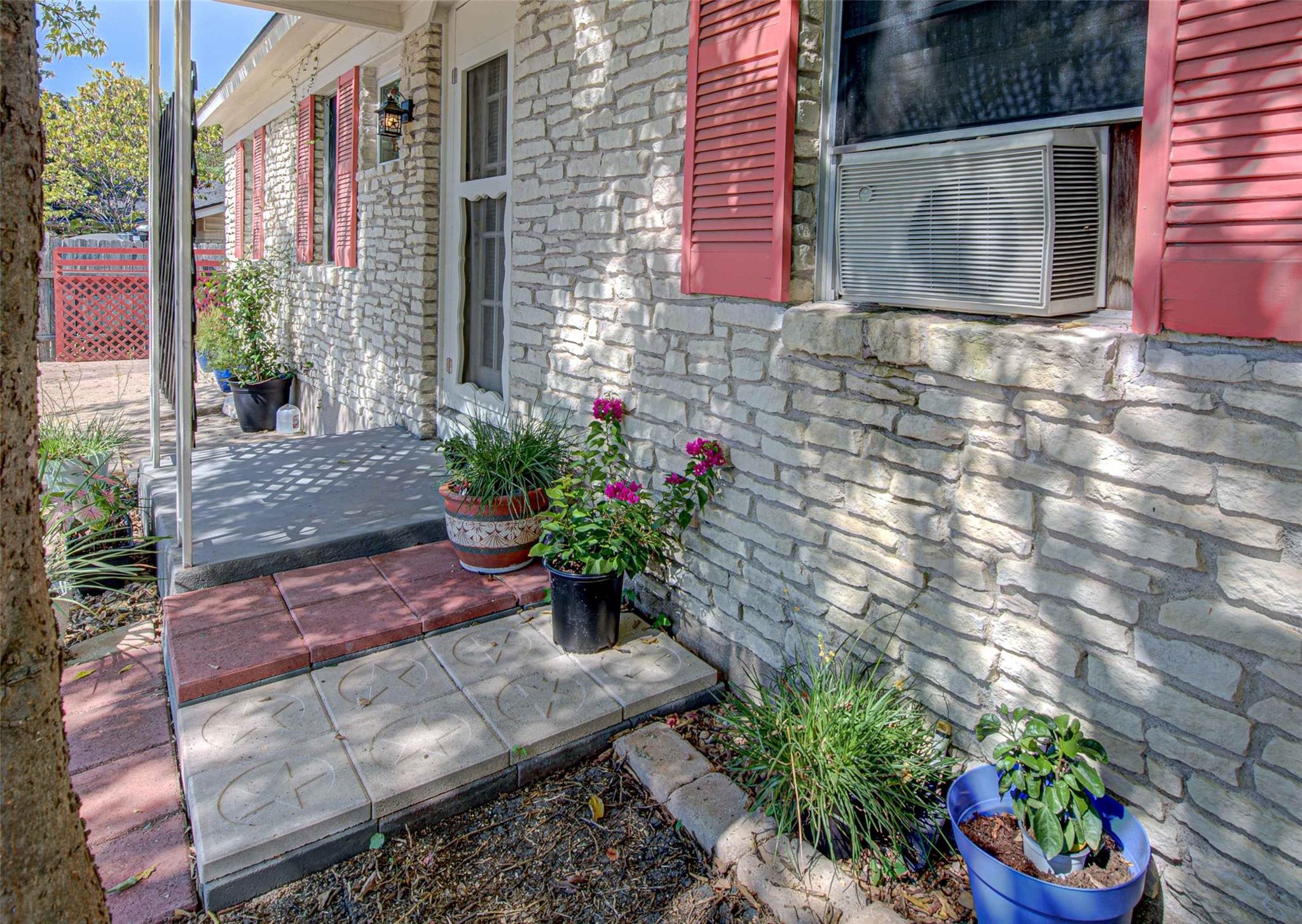 110 W Saint Johns Ave, Austin, TX 78752