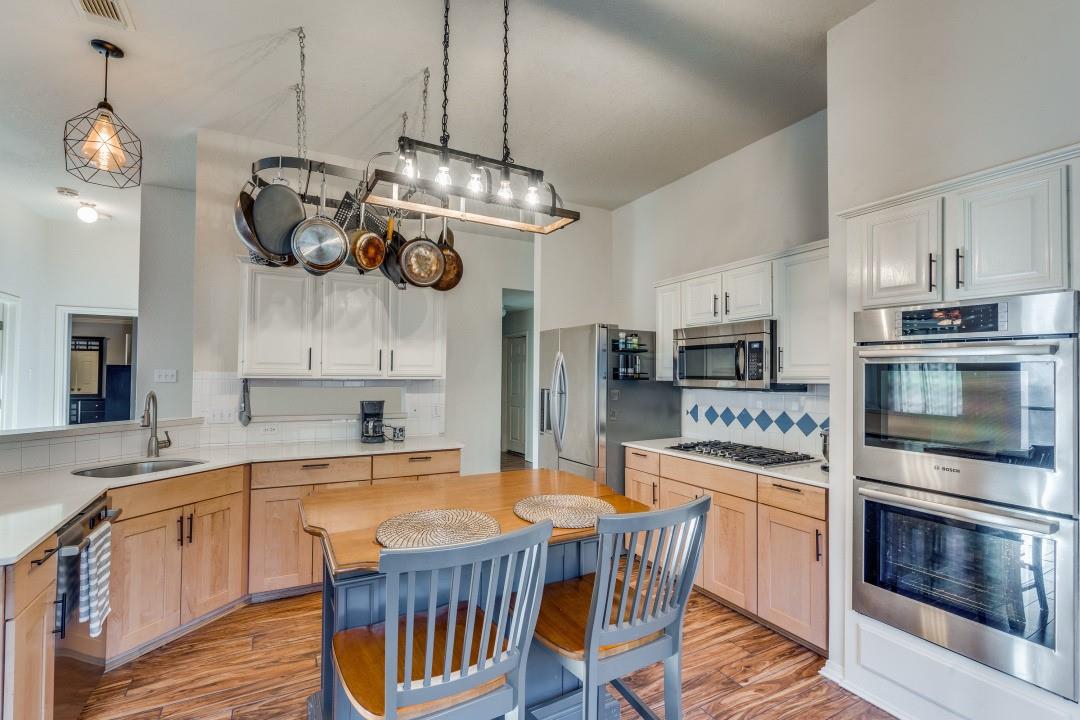 8801 Escabosa Dr, Austin, TX 78748