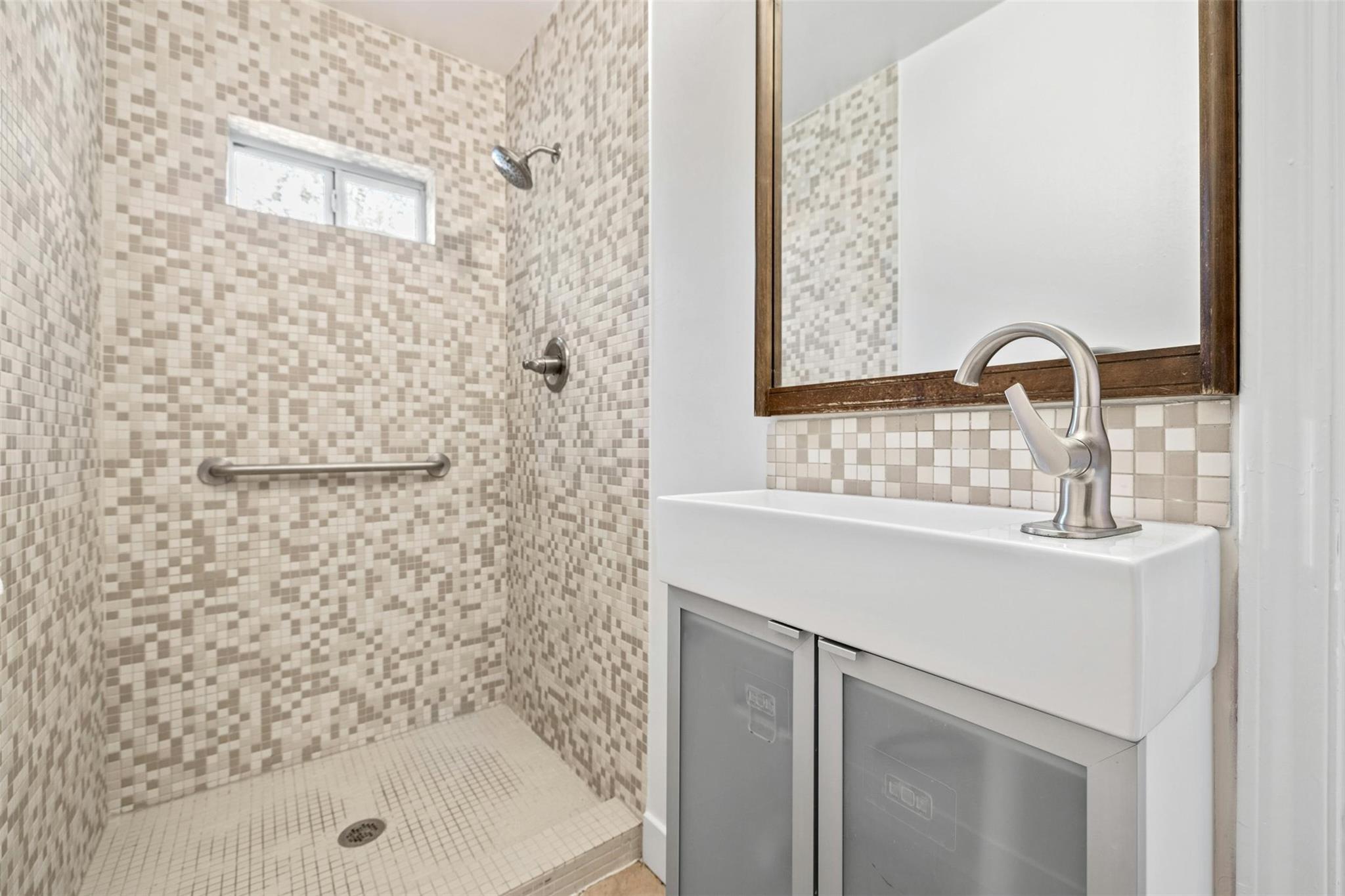 904 Aurora Cir, Austin, TX 78757