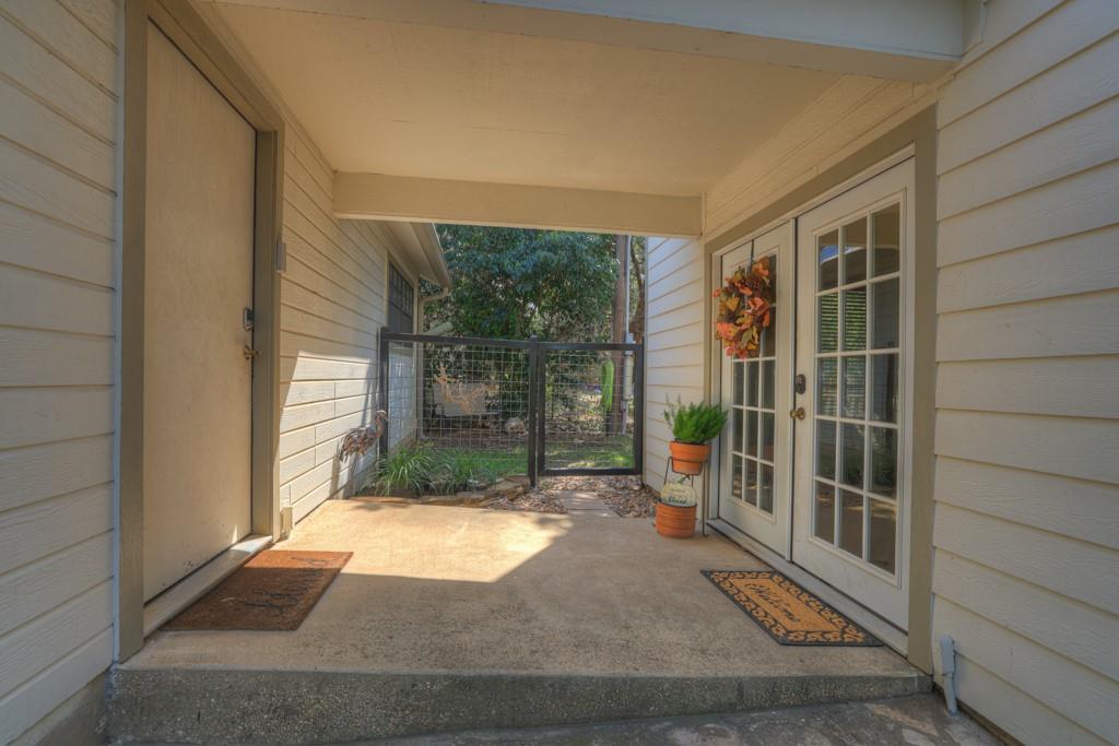 2198 Lakeshore Dr, Canyon Lake, TX 78133