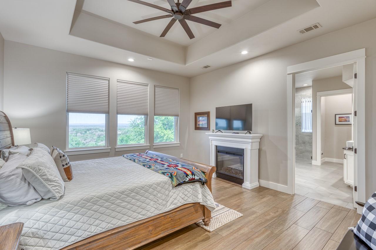 124 Apache Tears Dr, Horseshoe Bay, TX 78657