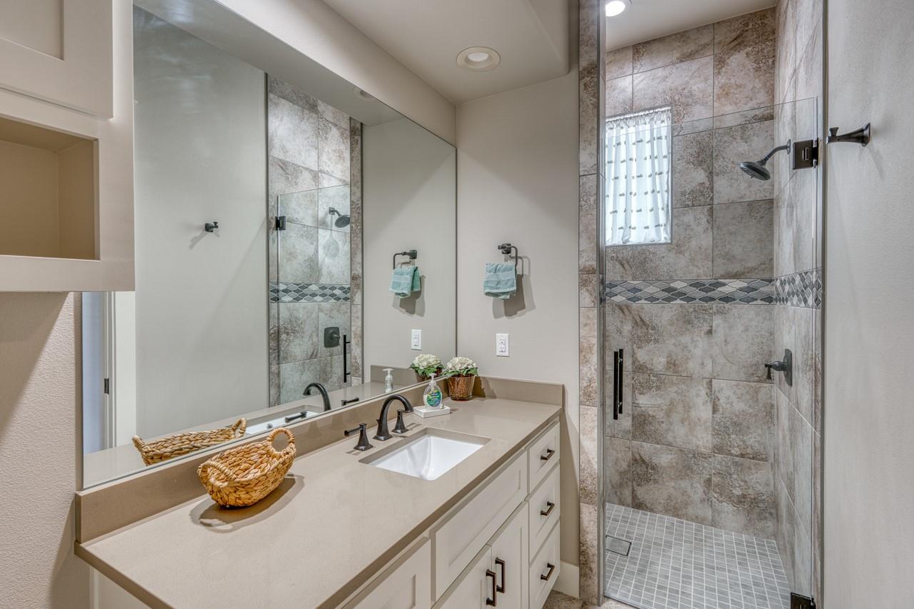 124 Apache Tears Dr, Horseshoe Bay, TX 78657