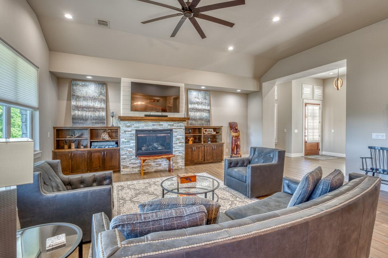 124 Apache Tears Dr, Horseshoe Bay, TX 78657