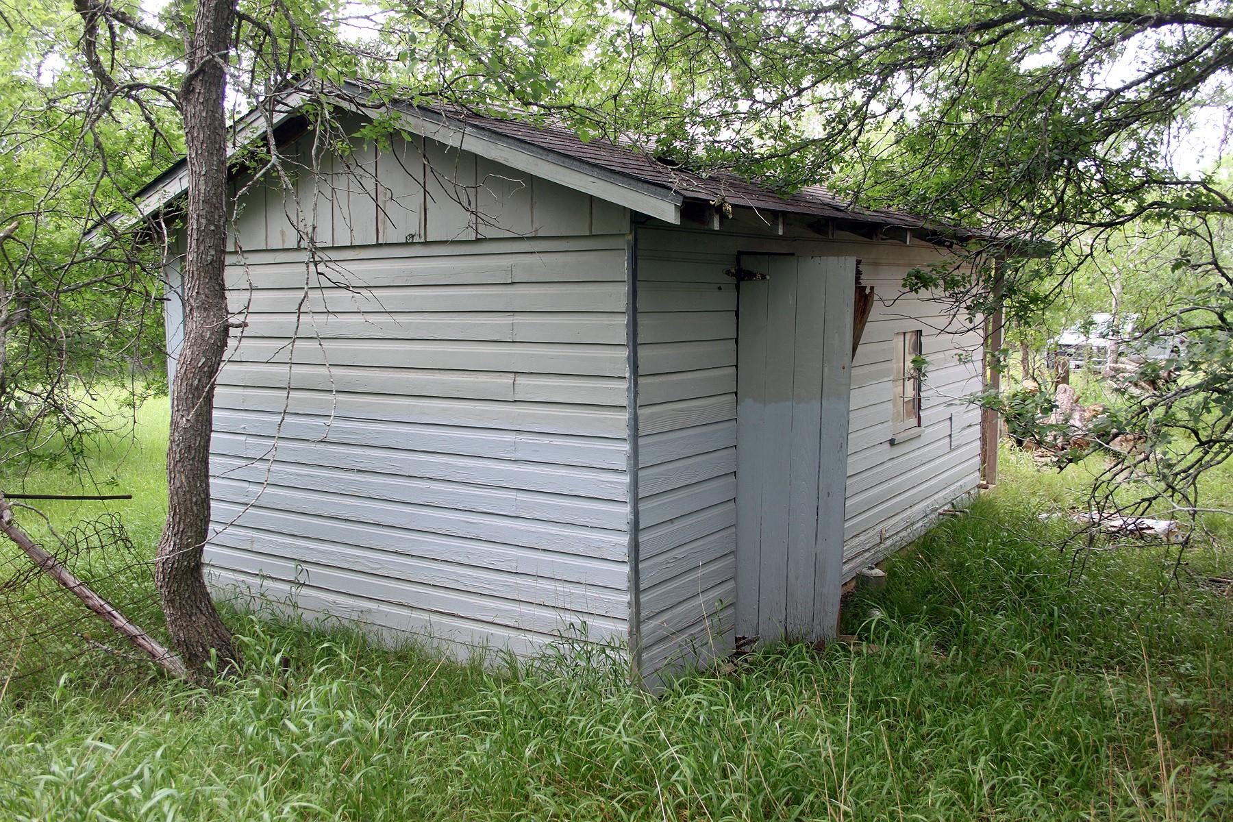 7887 Pettytown Rd, Red Rock, TX 78662