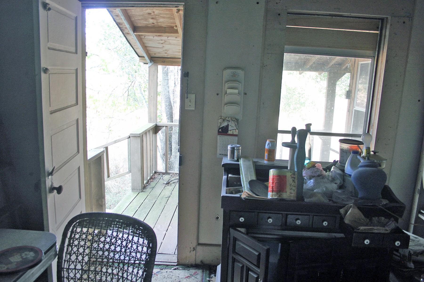 7887 Pettytown Rd, Red Rock, TX 78662