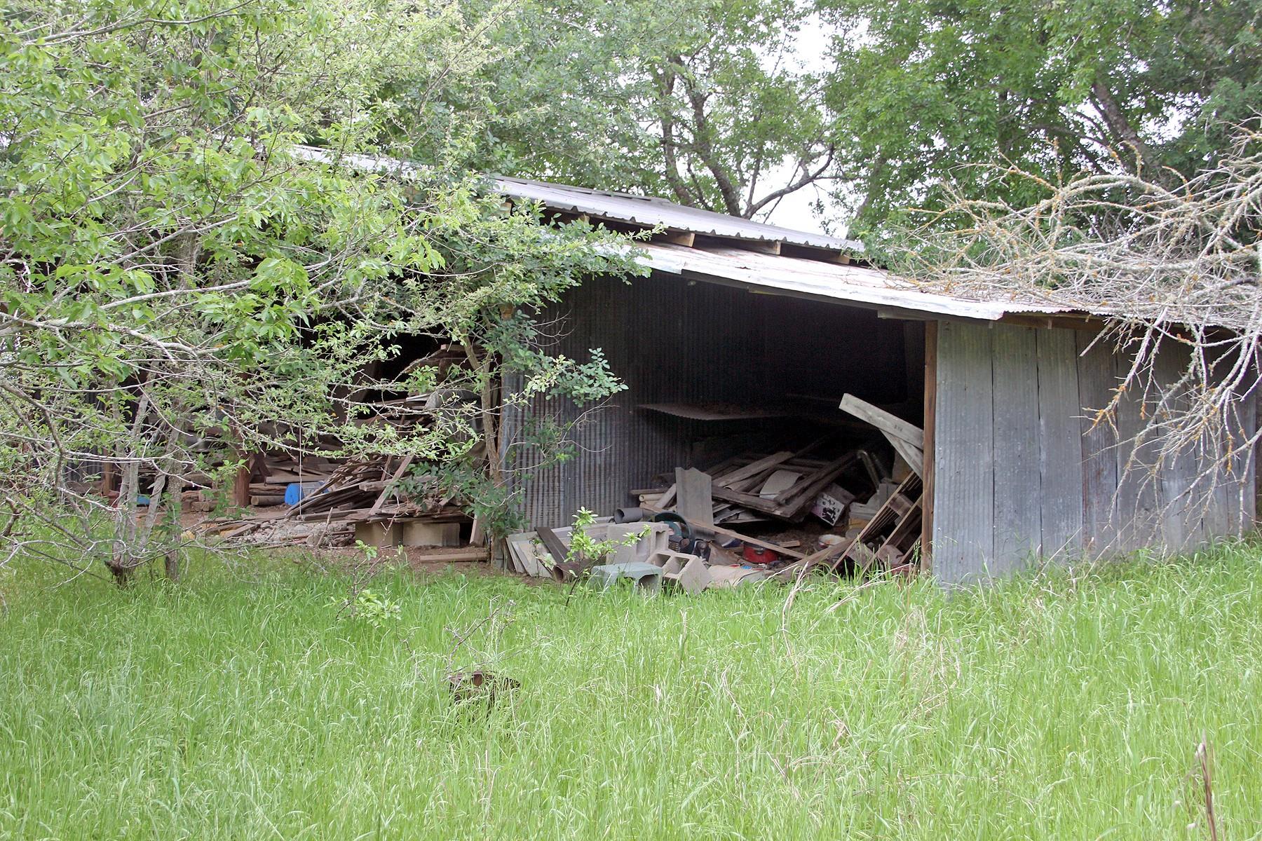 7887 Pettytown Rd, Red Rock, TX 78662