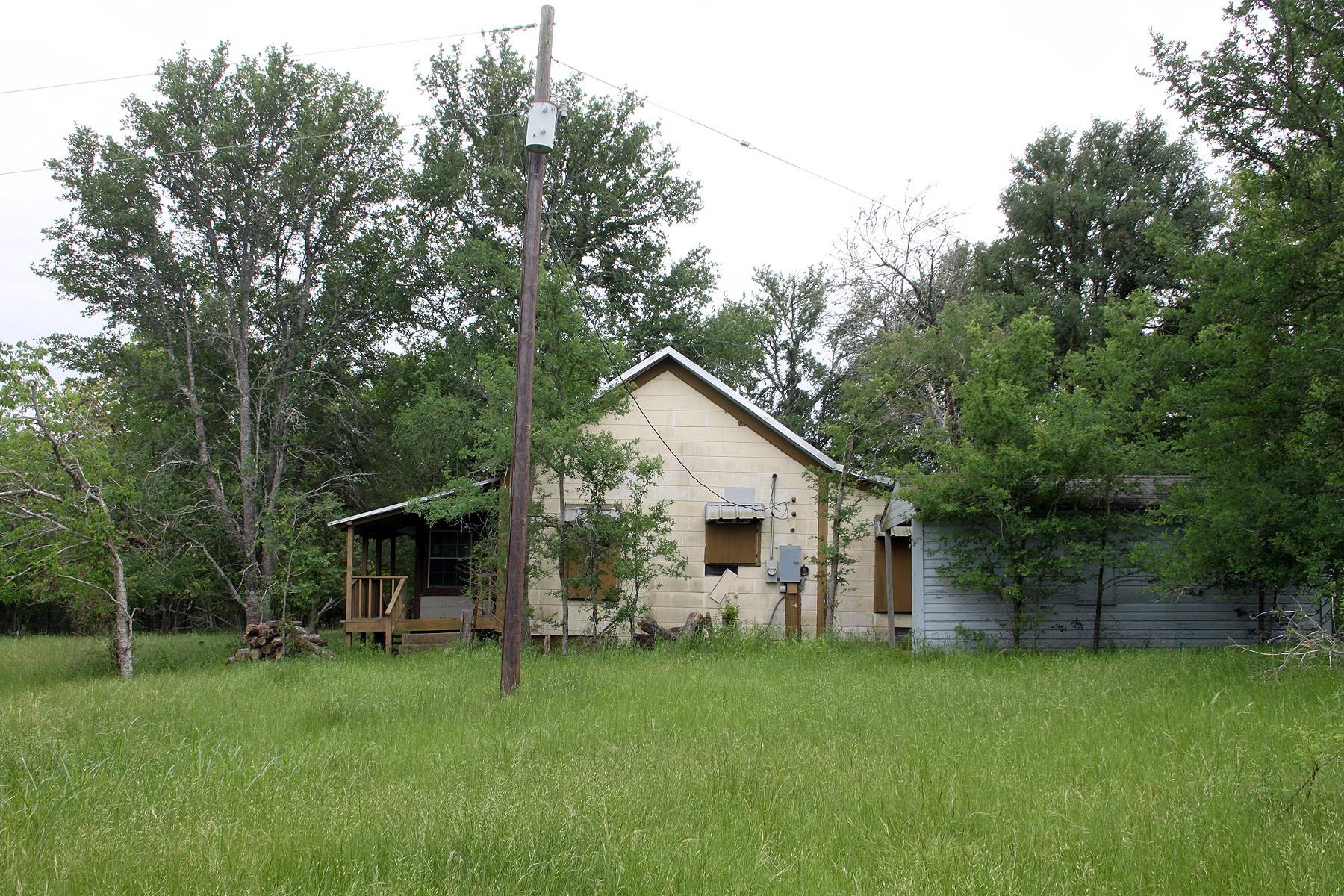 7887 Pettytown Rd, Red Rock, TX 78662