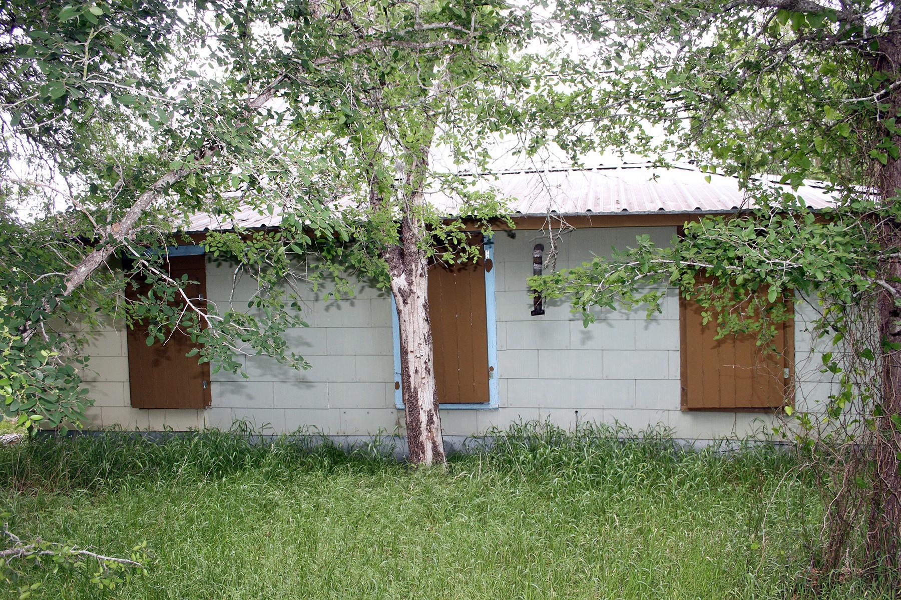 7887 Pettytown Rd, Red Rock, TX 78662