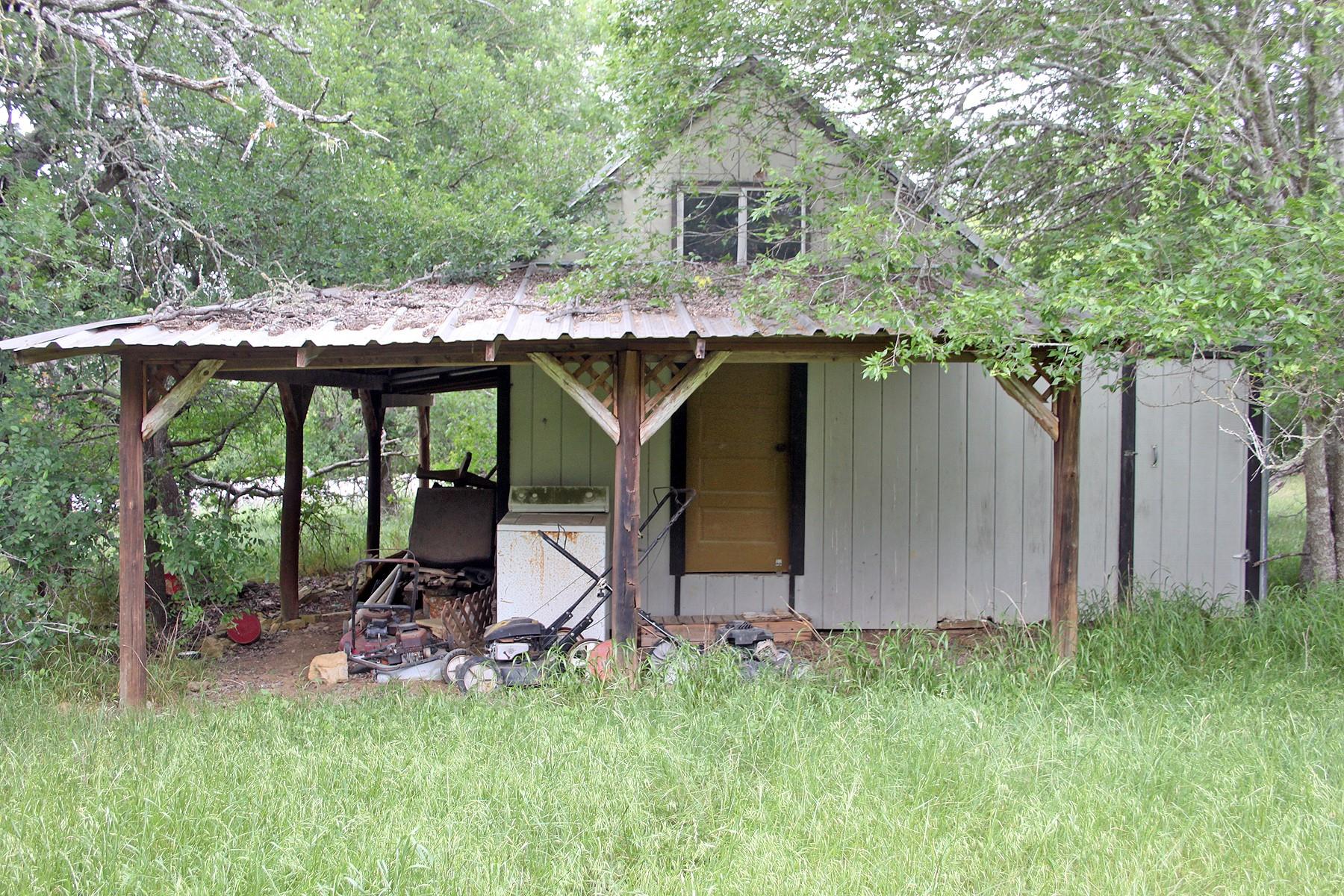 7887 Pettytown Rd, Red Rock, TX 78662