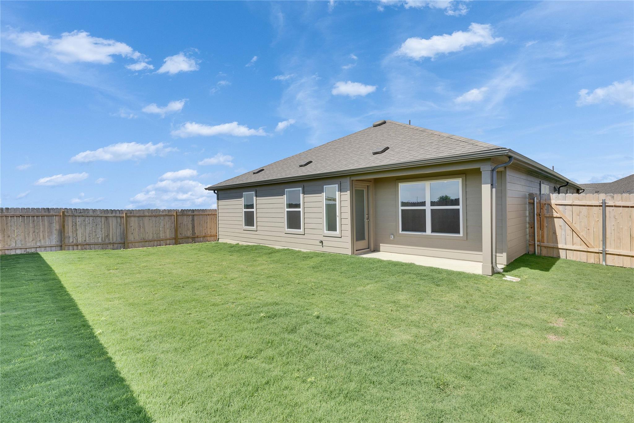 413 Red Wolf Dr, Jarrell, TX 76537