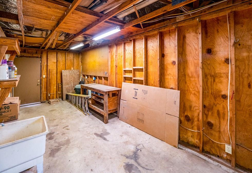 298 Jenkins Rd, Cedar Creek, TX 78612