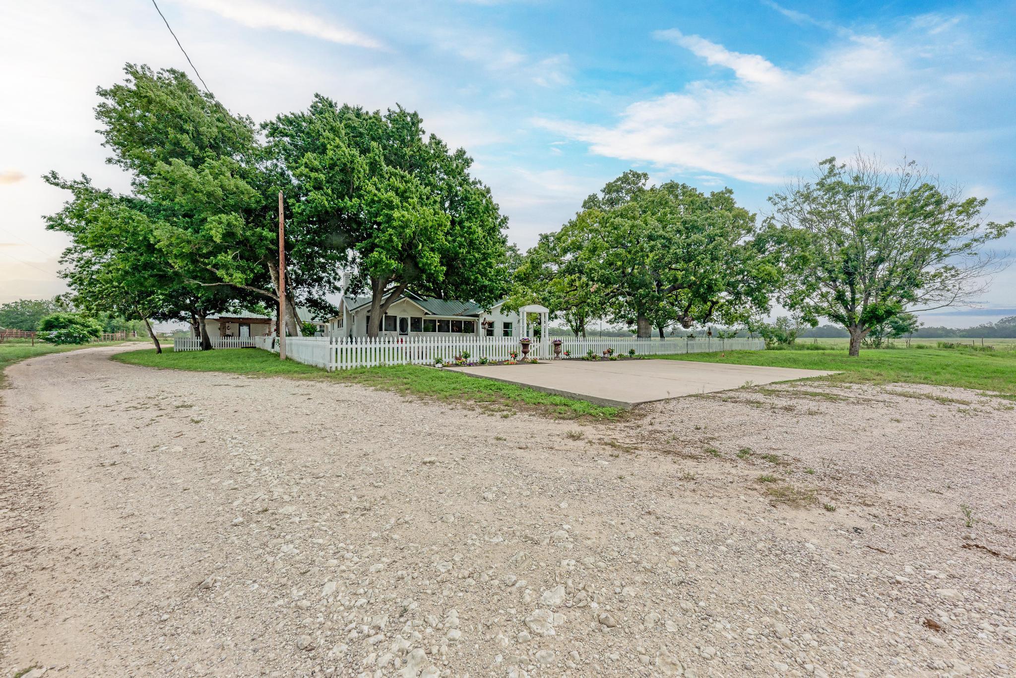 7800 County Road 210, Bertram, TX 78605