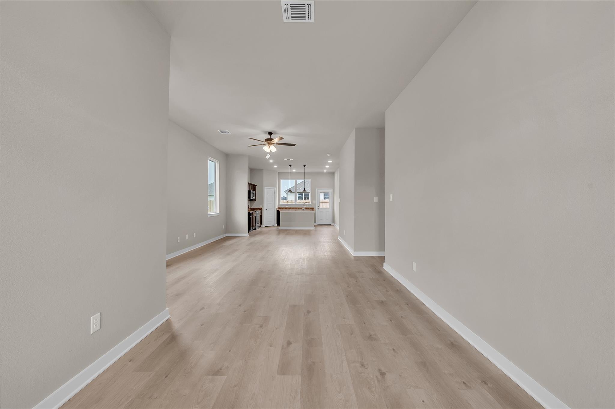 133 Walk Way Dr, Jarrell, TX 76537