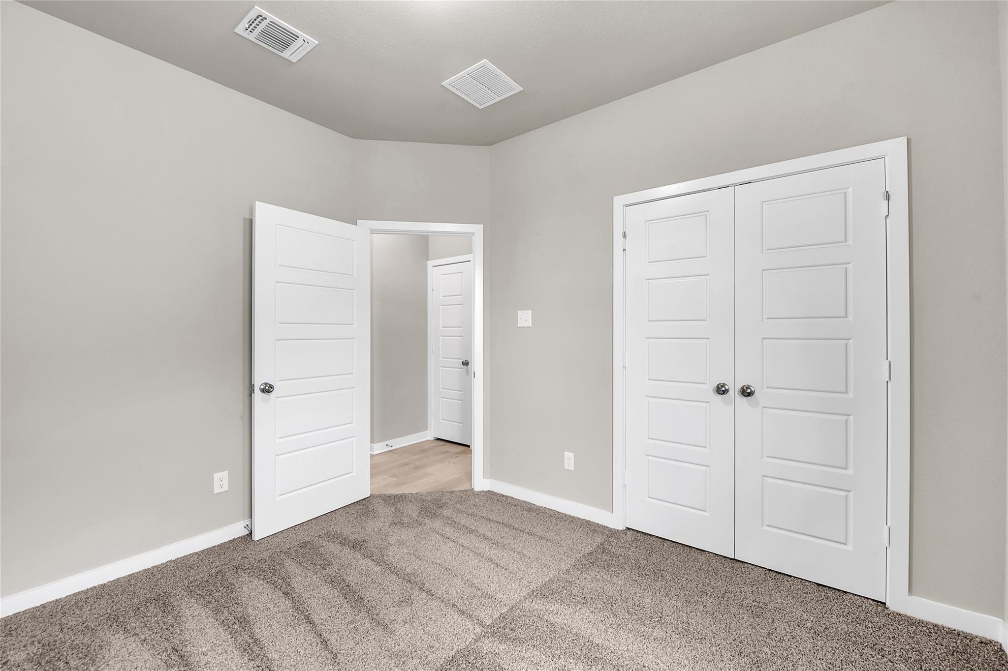 133 Walk Way Dr, Jarrell, TX 76537