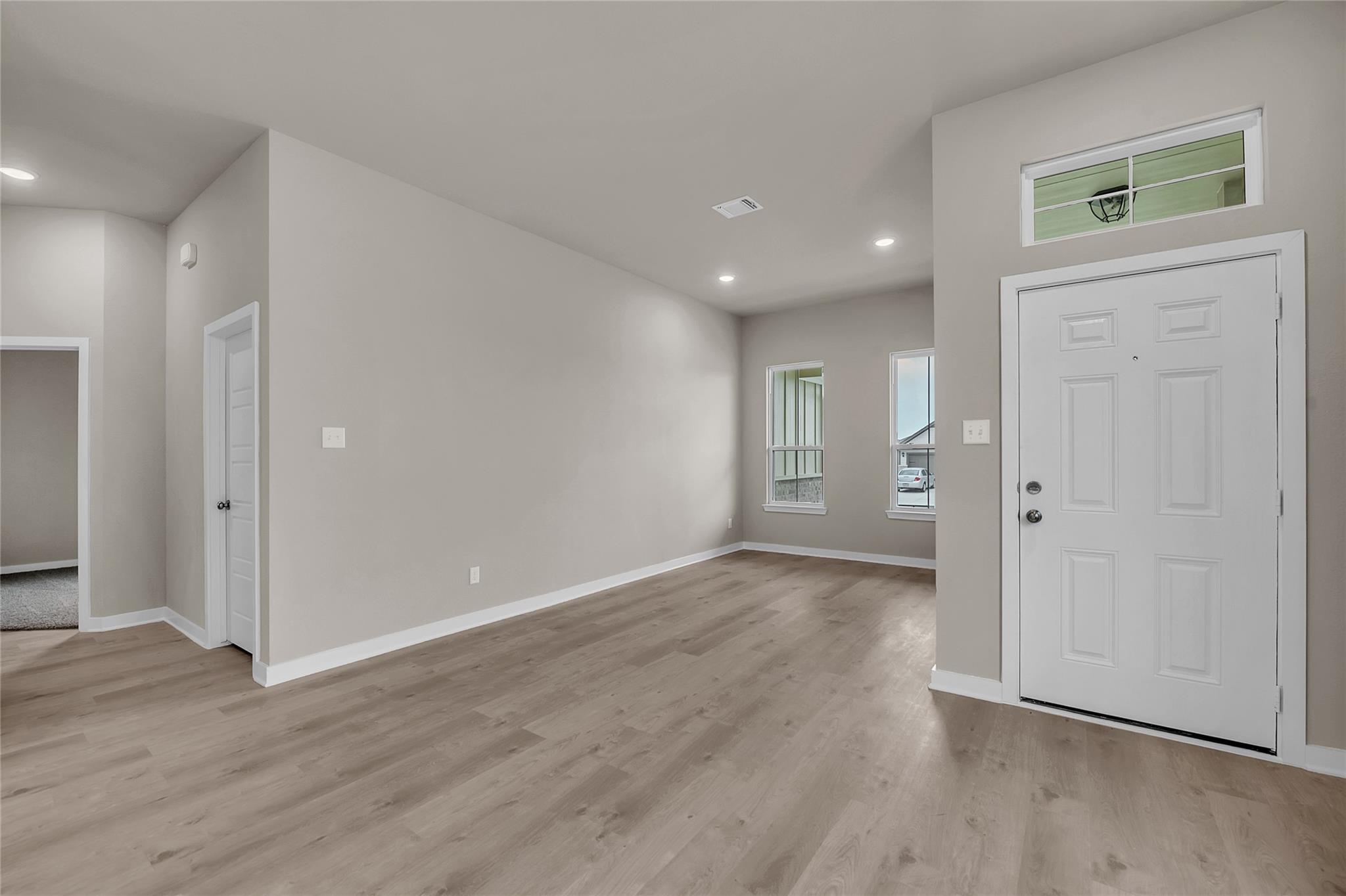 133 Walk Way Dr, Jarrell, TX 76537