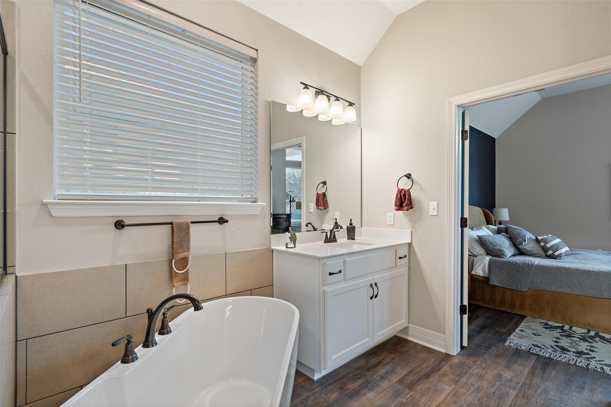 925 Overstreet Ln, Leander, TX 78641