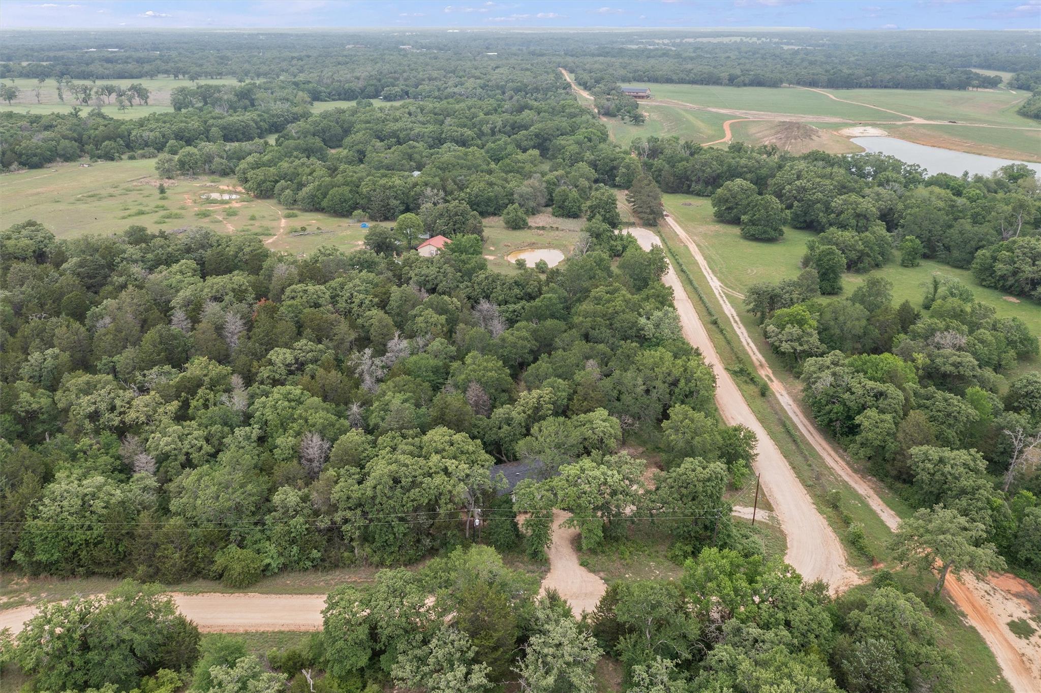1735 CR C Rd, Lexington, TX 78947