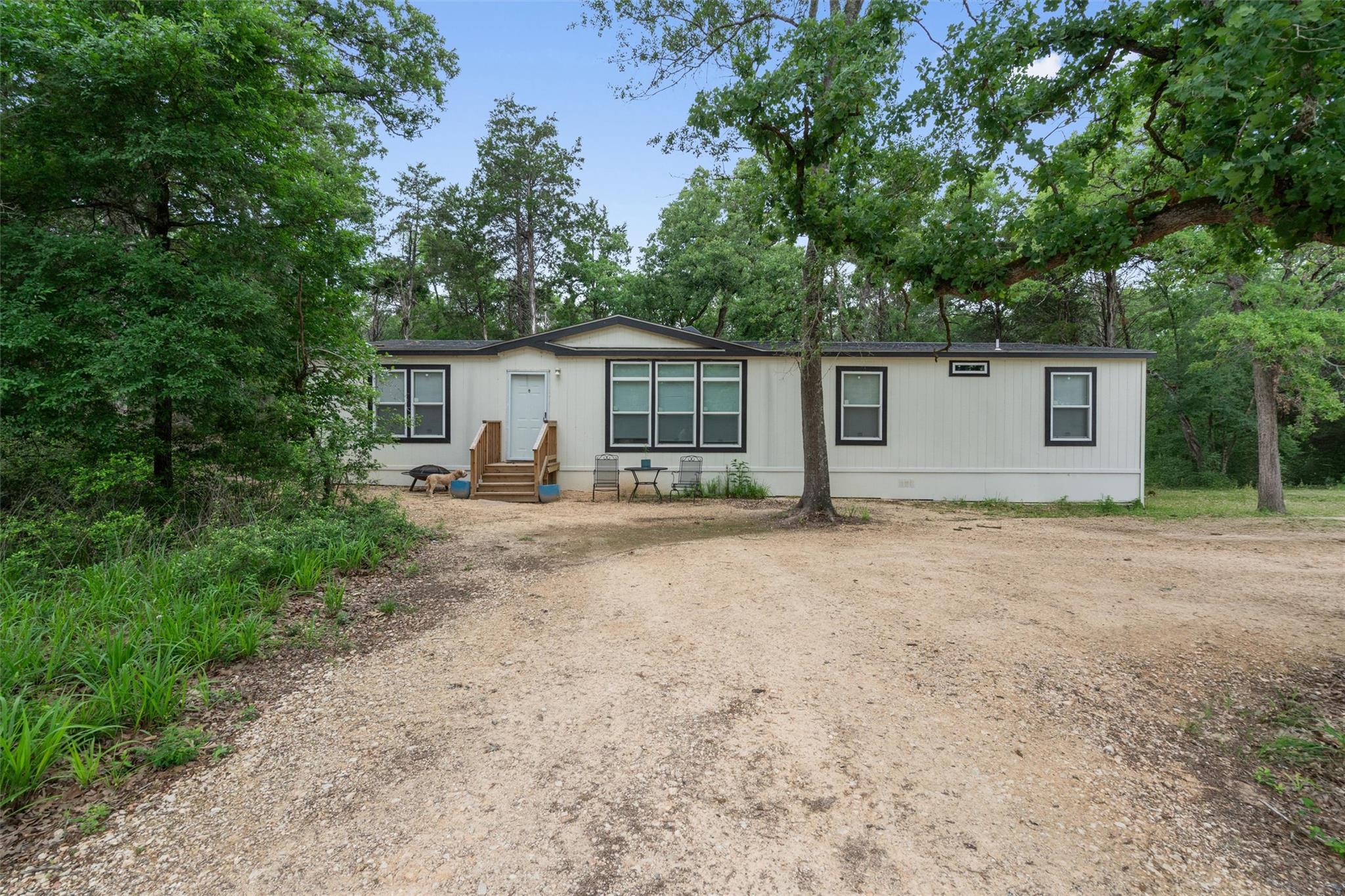 1735 CR C Rd, Lexington, TX 78947