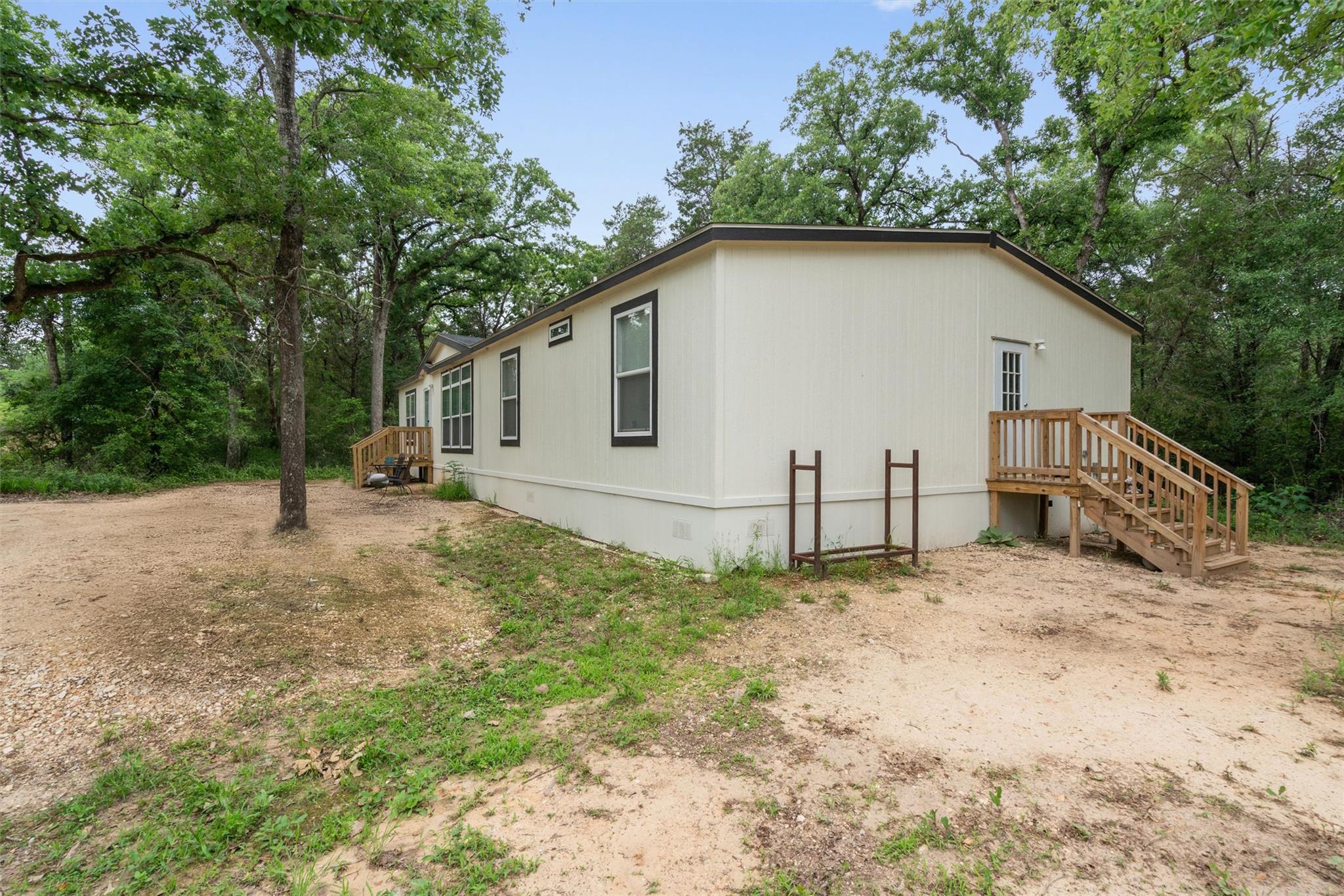 1735 CR C Rd, Lexington, TX 78947