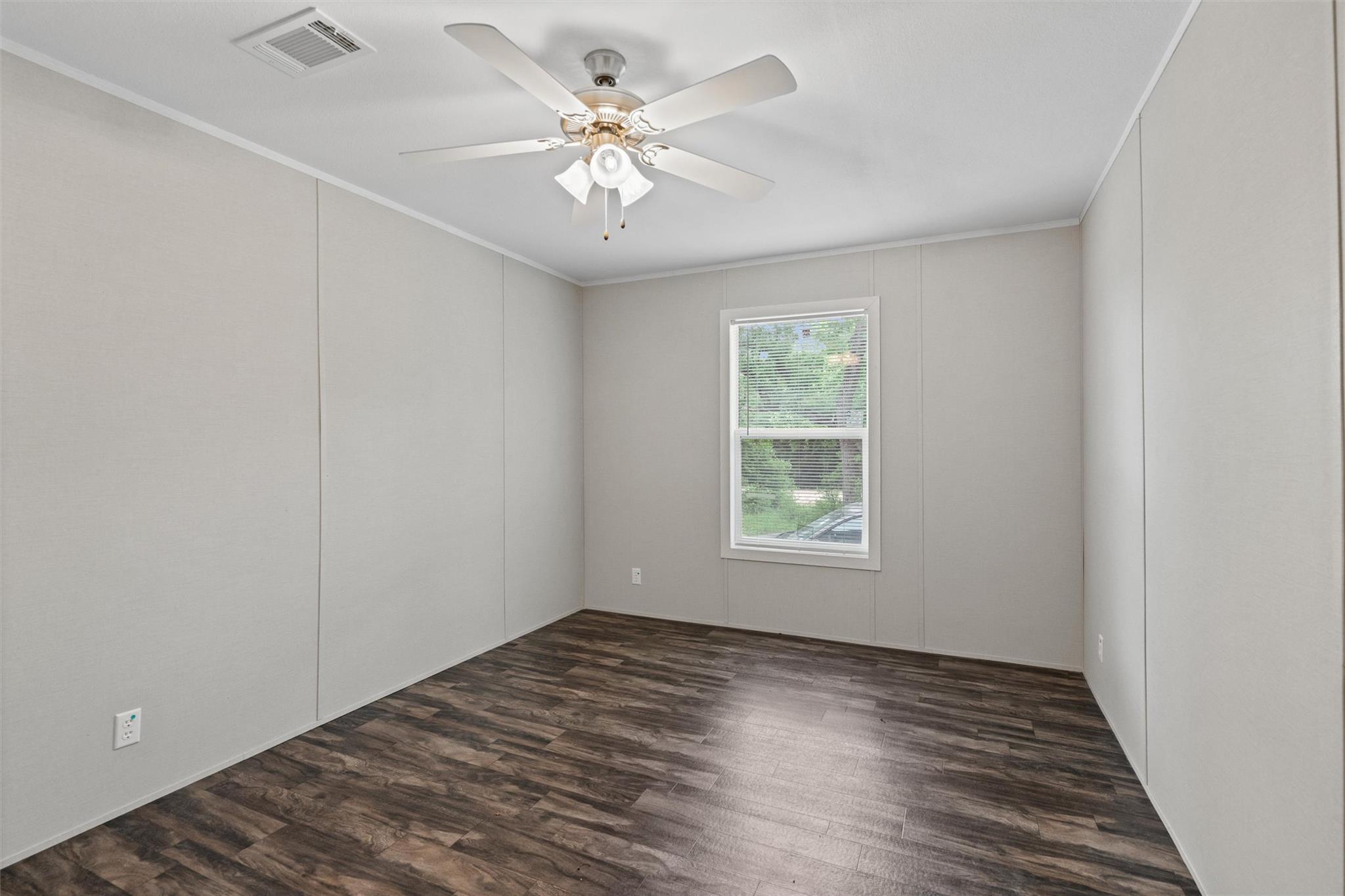 1735 CR C Rd, Lexington, TX 78947