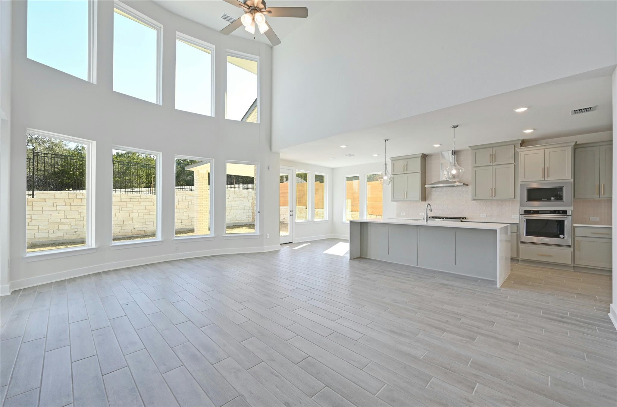 7701 Becasseau Dr, Austin, TX 78738