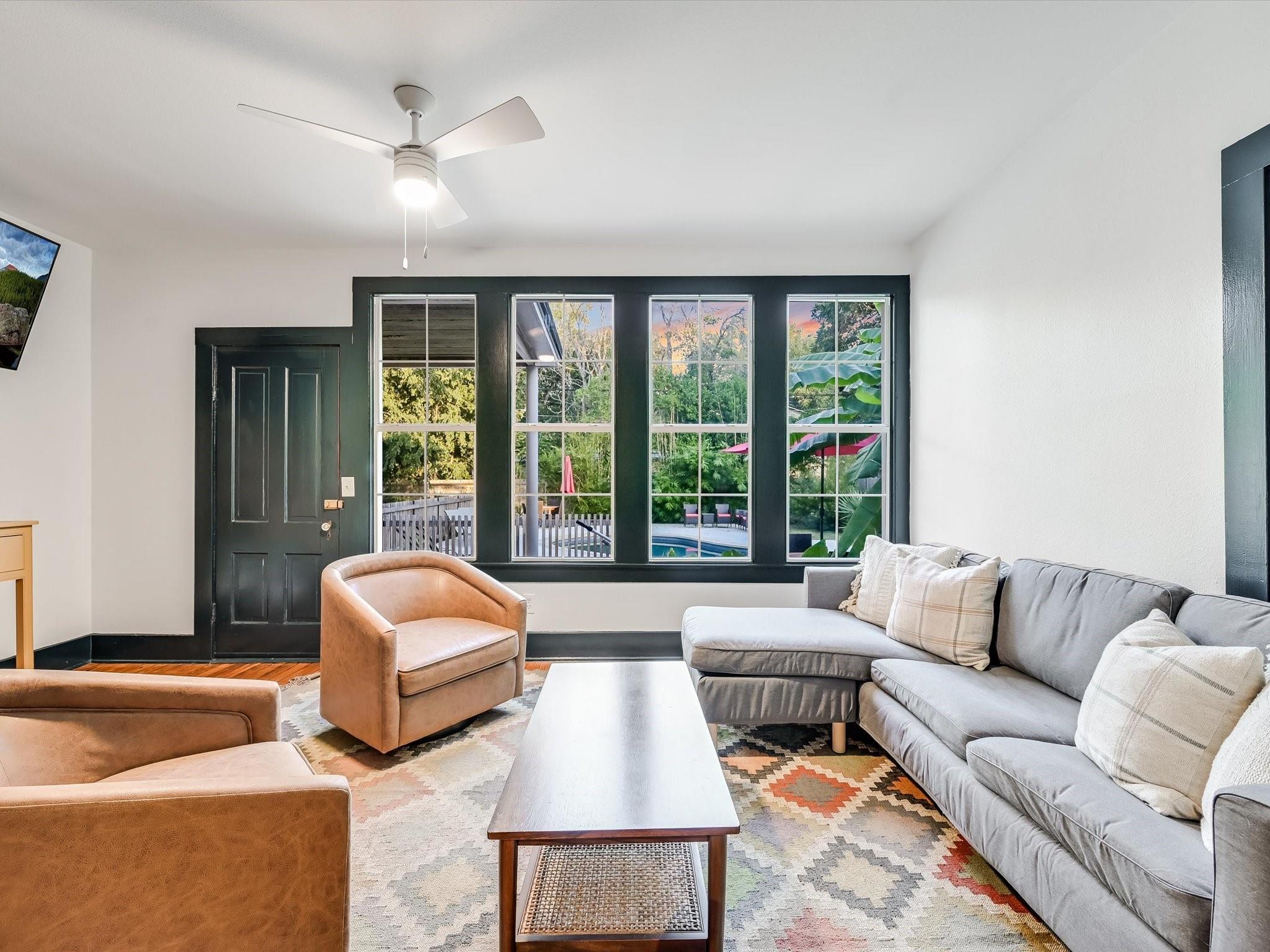 300 Garwood St, Smithville, TX 78957