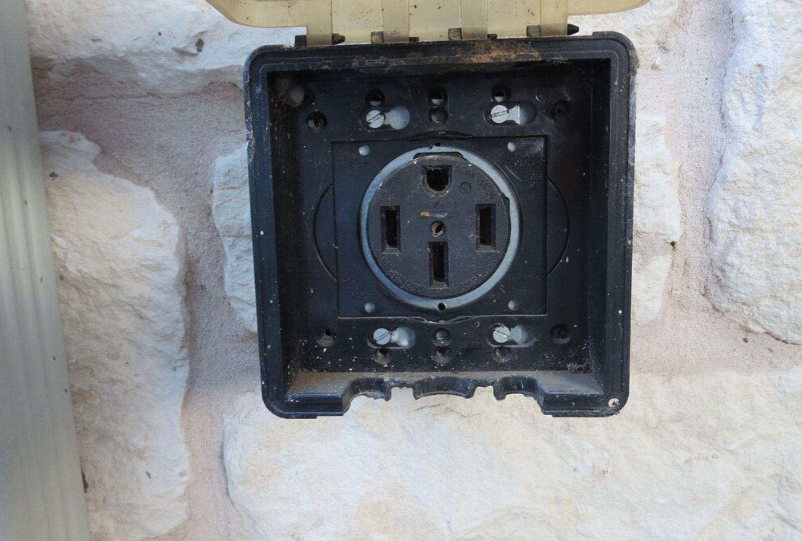 3701 Del Robles Dr, Austin, TX 78727