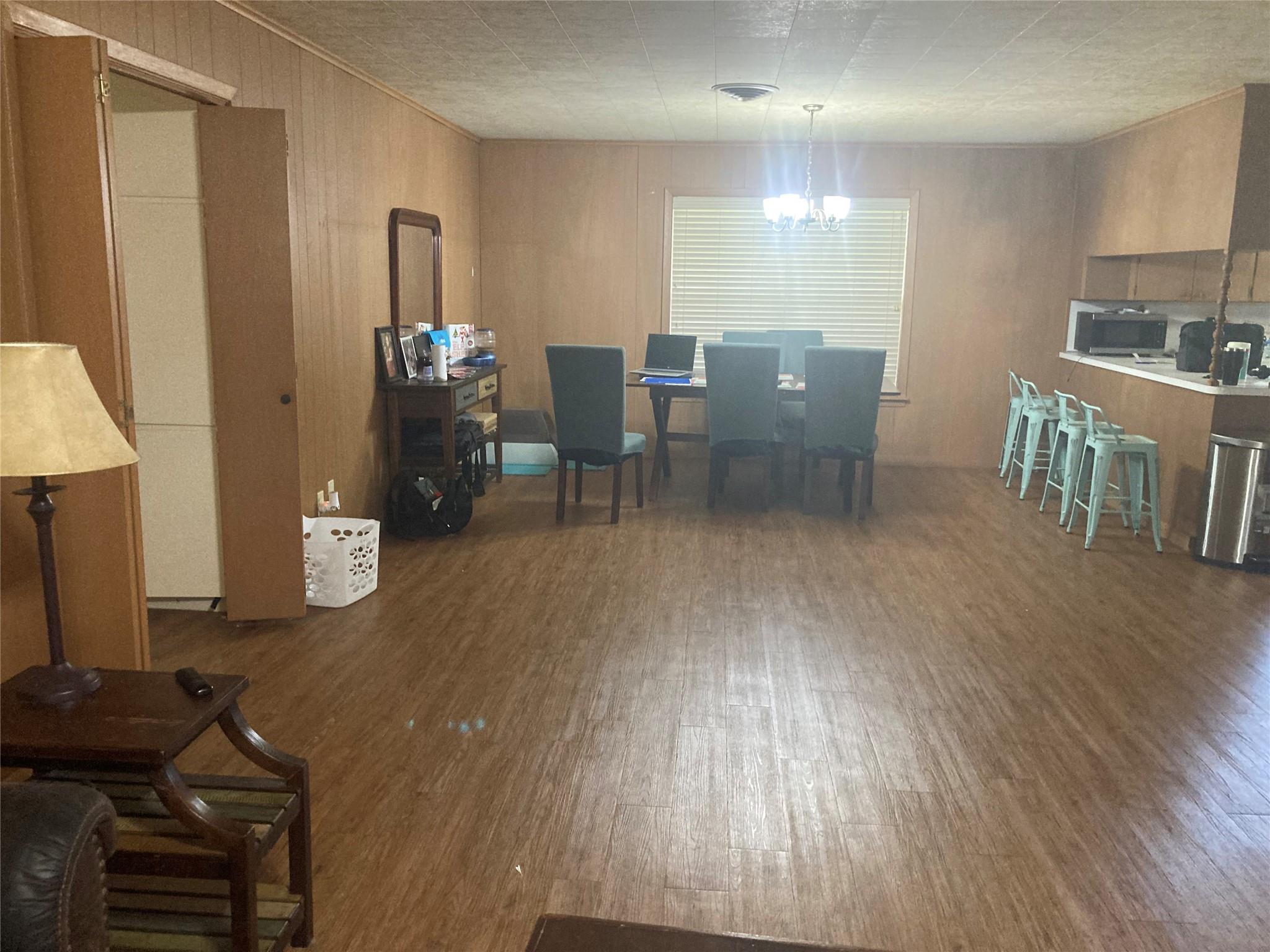 2187 - 2201 W Highway 290, Giddings, TX 78942