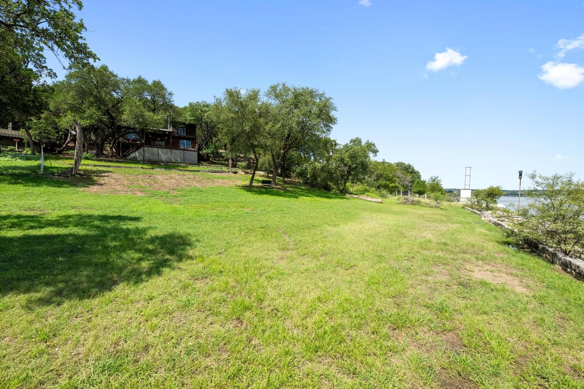 20926 W Lakeshore Dr, Spicewood, TX 78669