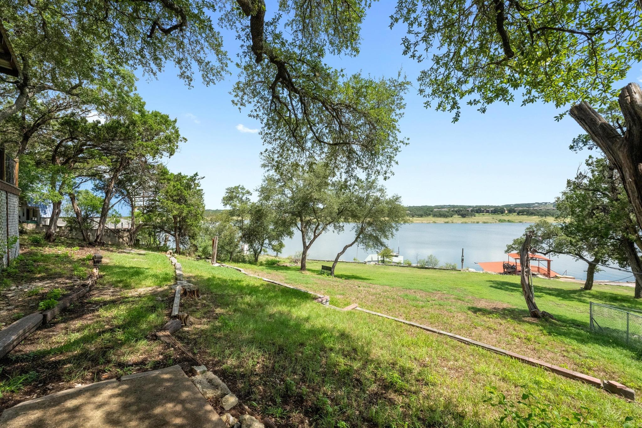 20926 W Lakeshore Dr, Spicewood, TX 78669