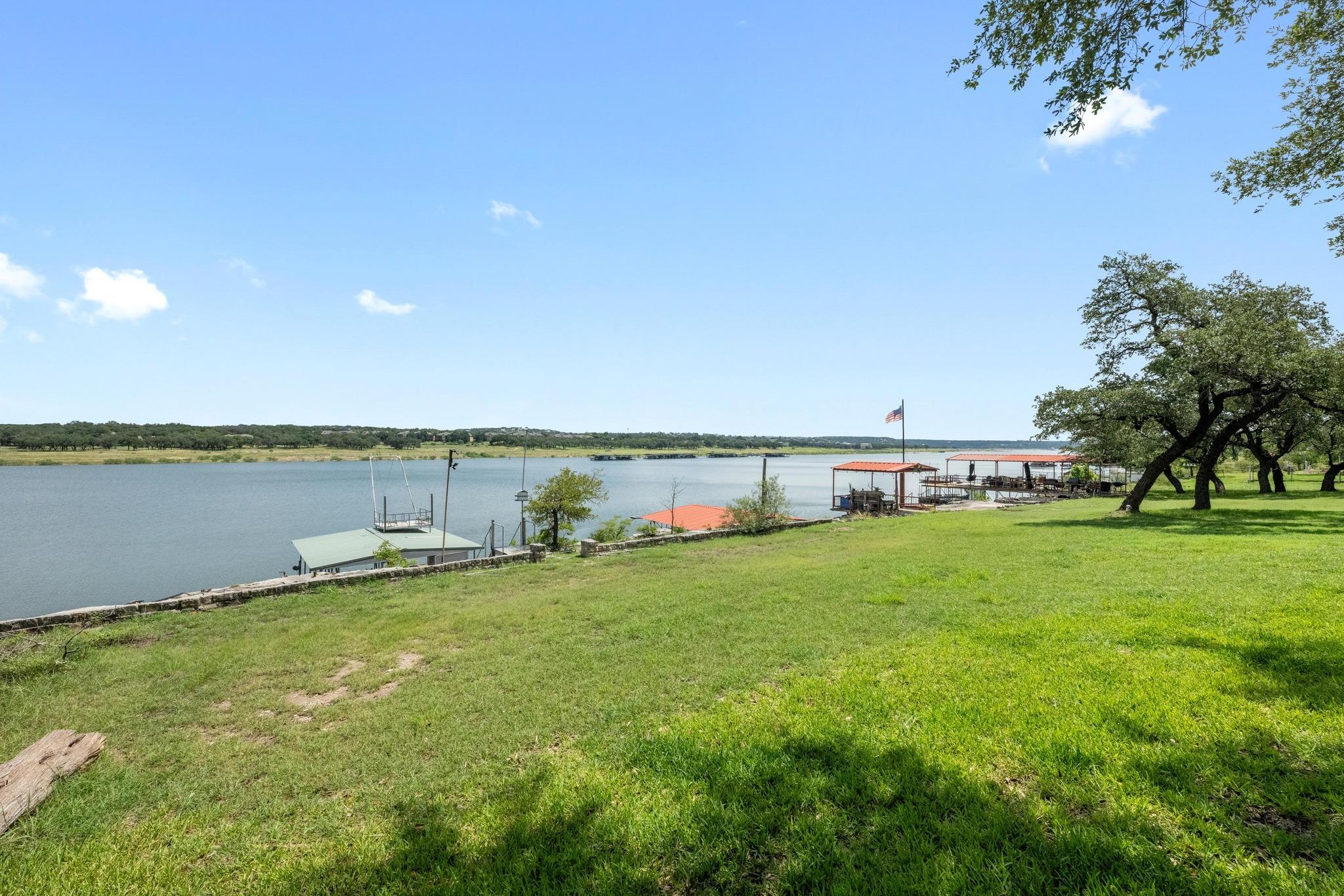 20926 W Lakeshore Dr, Spicewood, TX 78669