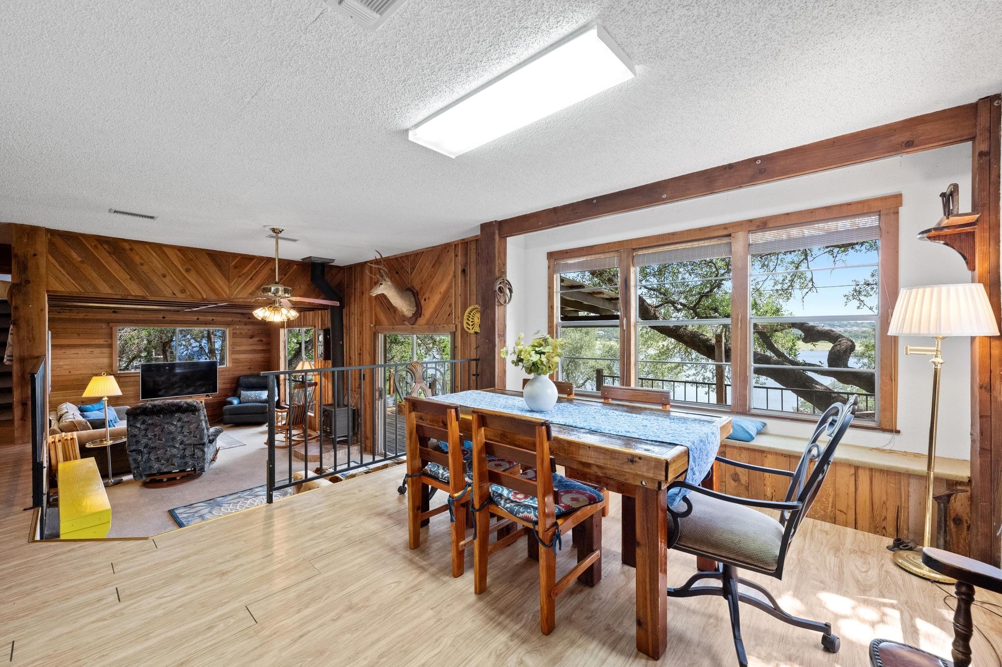 20926 W Lakeshore Dr, Spicewood, TX 78669