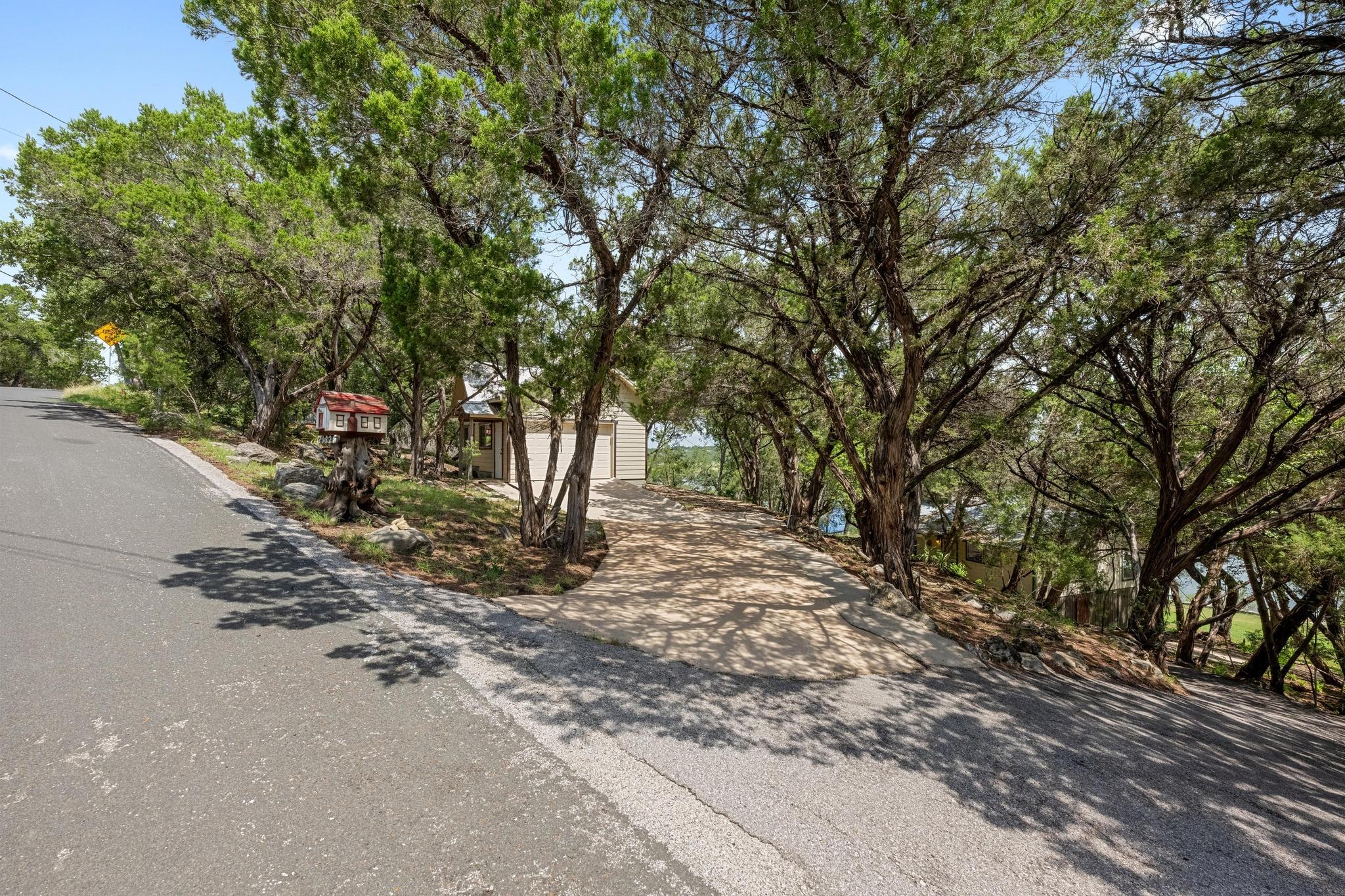 20926 W Lakeshore Dr, Spicewood, TX 78669