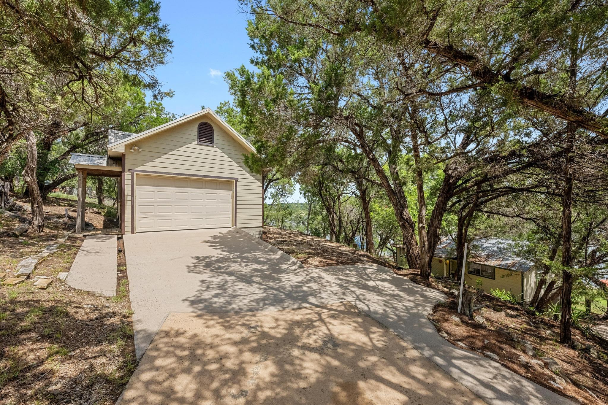 20926 W Lakeshore Dr, Spicewood, TX 78669