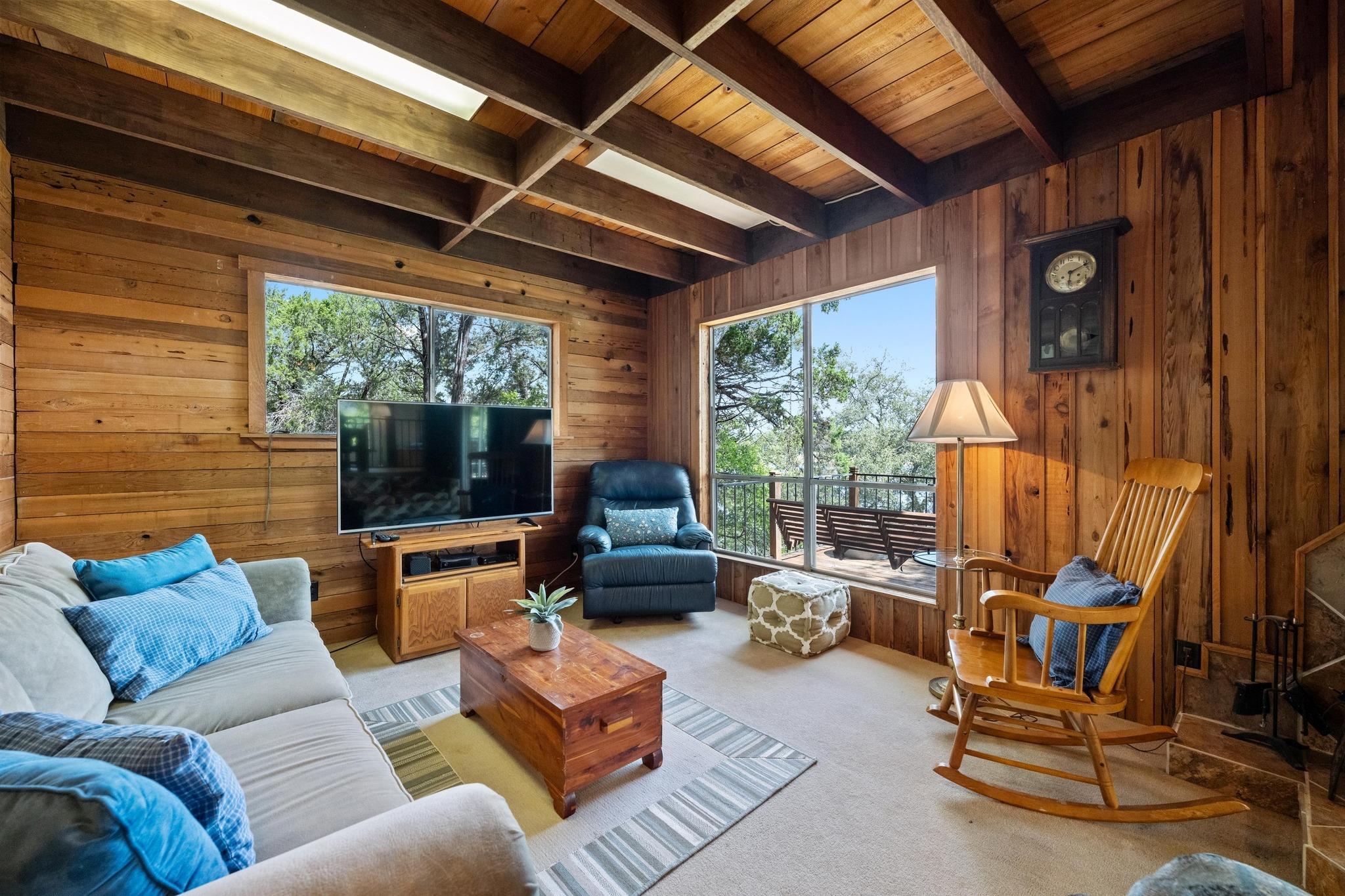 20926 W Lakeshore Dr, Spicewood, TX 78669
