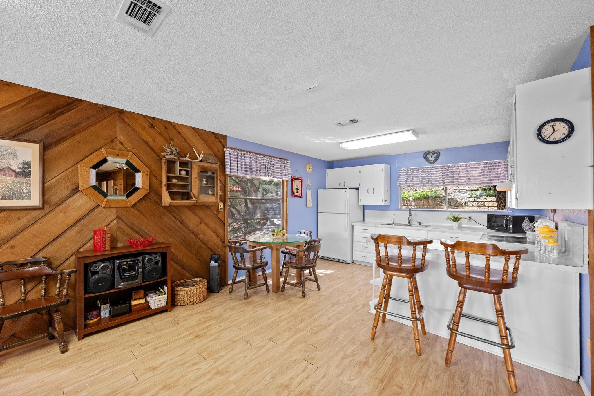 20926 W Lakeshore Dr, Spicewood, TX 78669