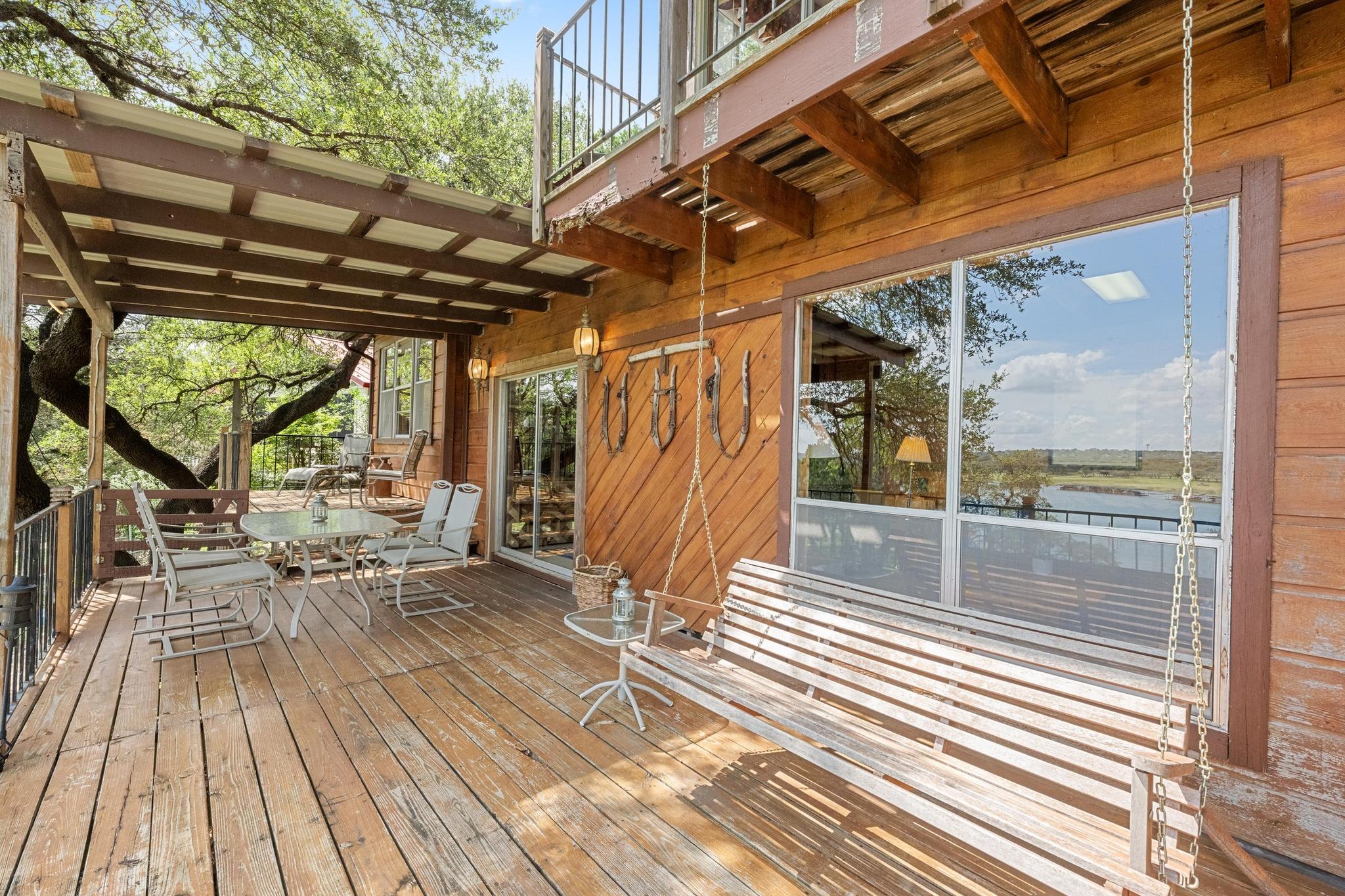 20926 W Lakeshore Dr, Spicewood, TX 78669