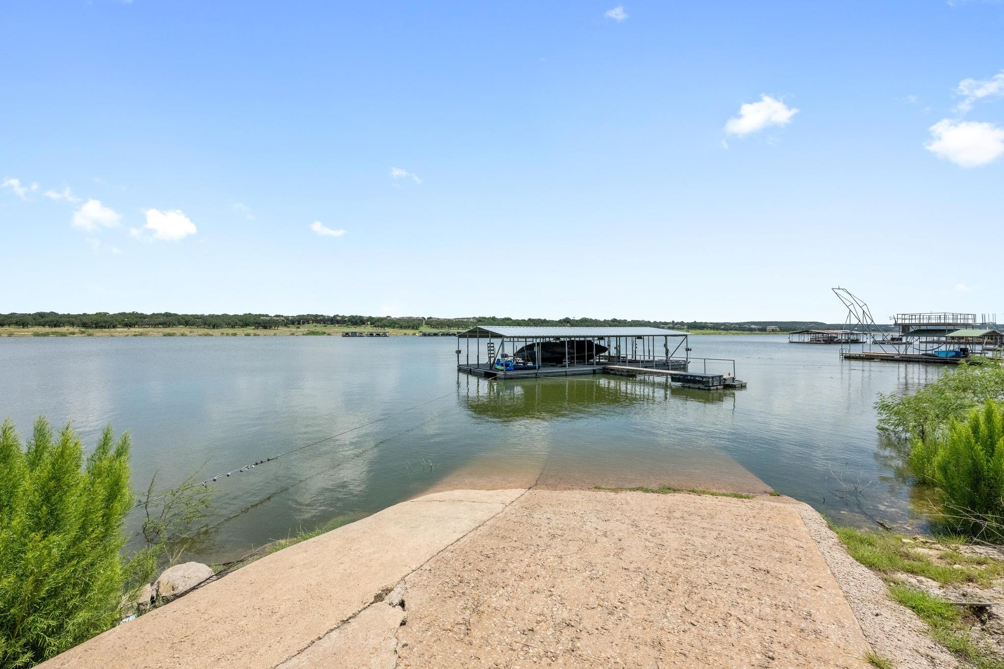 20926 W Lakeshore Dr, Spicewood, TX 78669