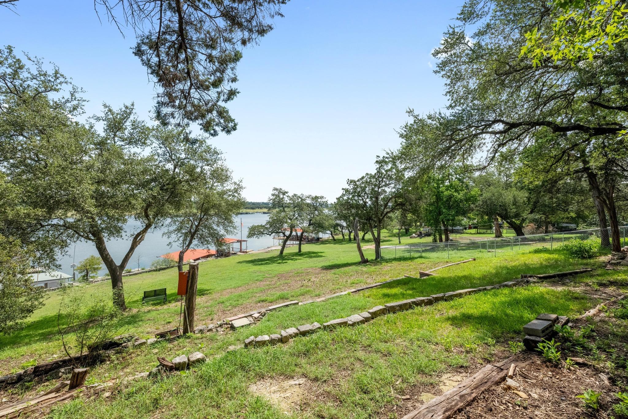 20926 W Lakeshore Dr, Spicewood, TX 78669